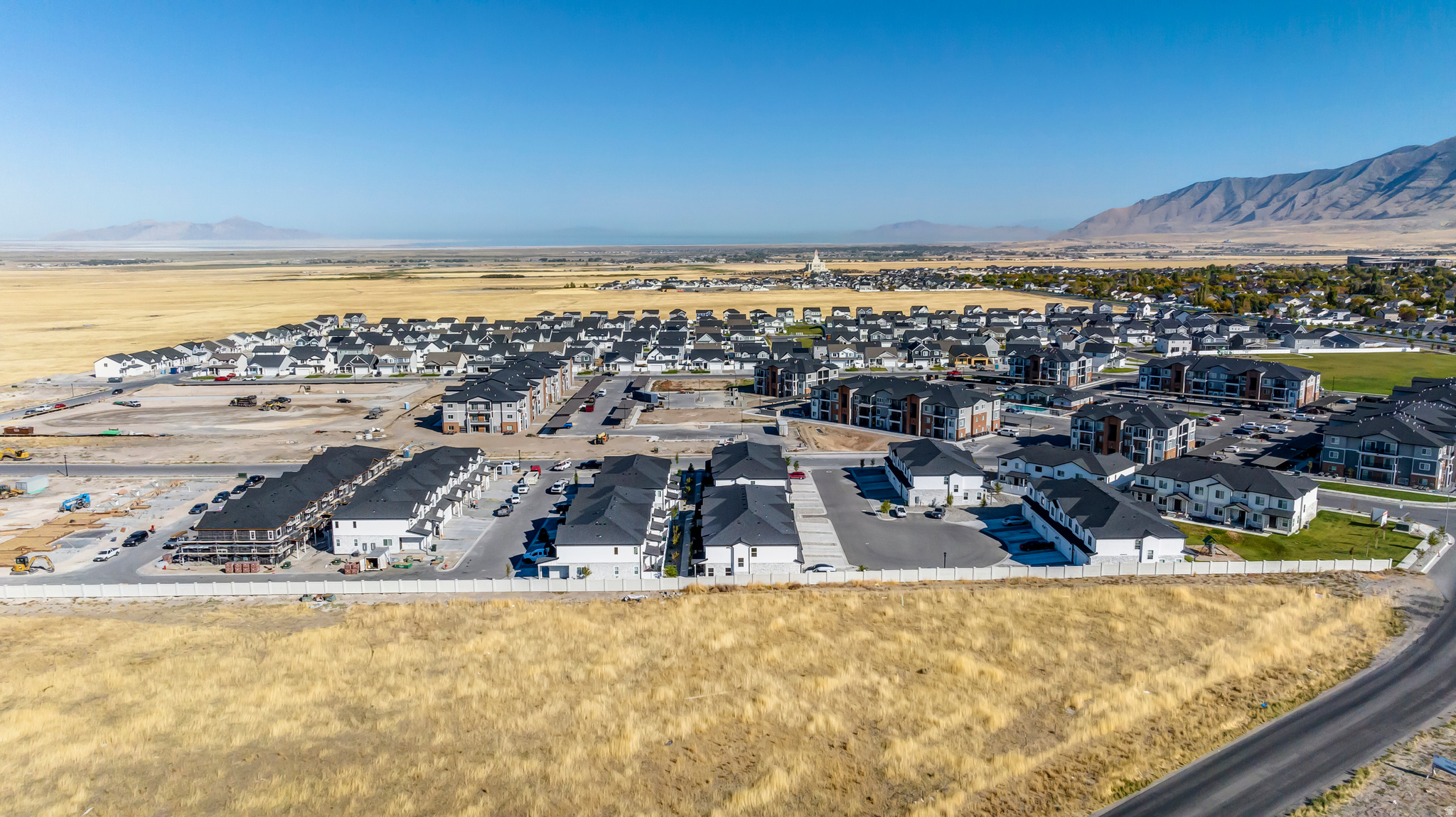 LEXINGTON TOWN HOMES - Residential