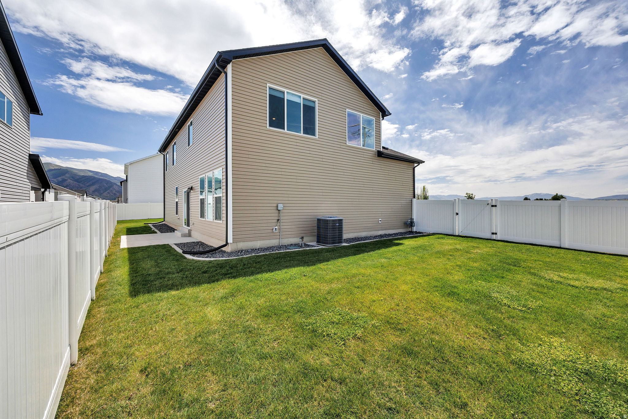 MEADOWBROOK - Residential