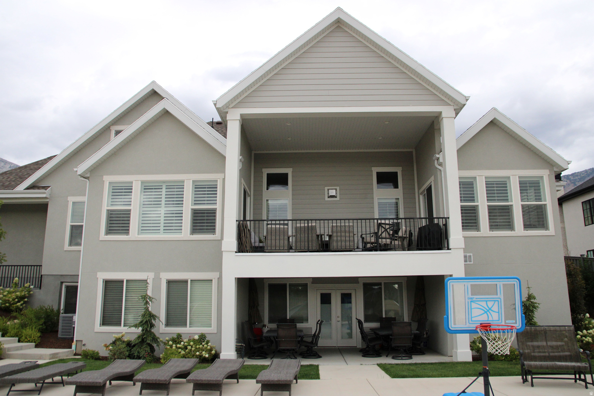NORTH POINT VIEW - Residential