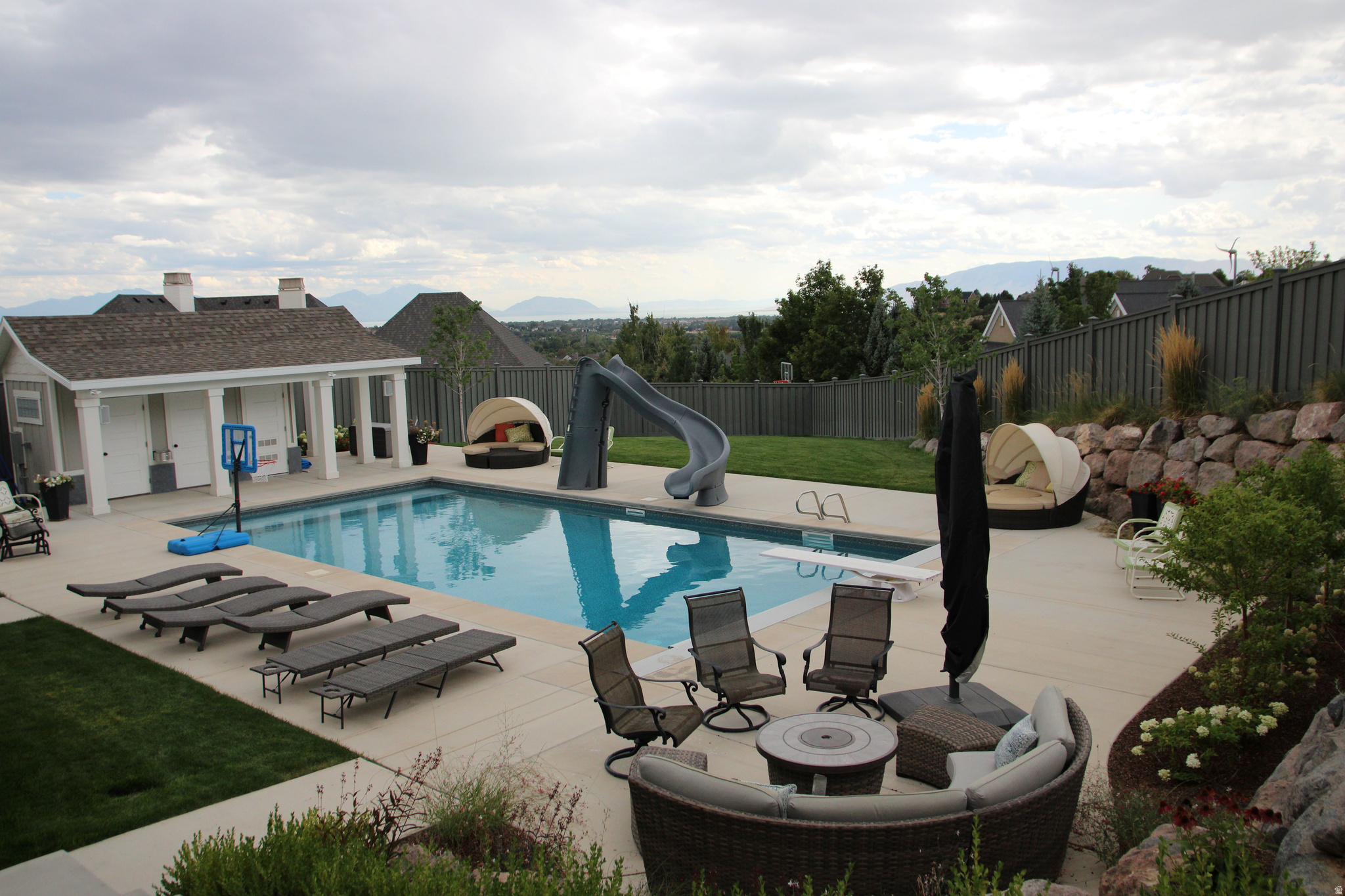 NORTH POINT VIEW - Residential