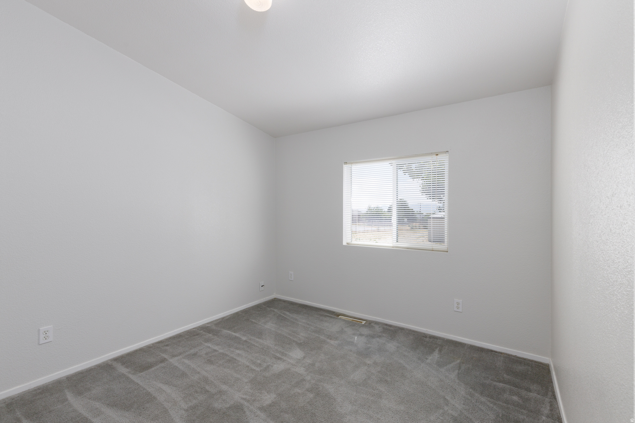 UNSUBDIVIDED ACERAGE - Commercial Sale