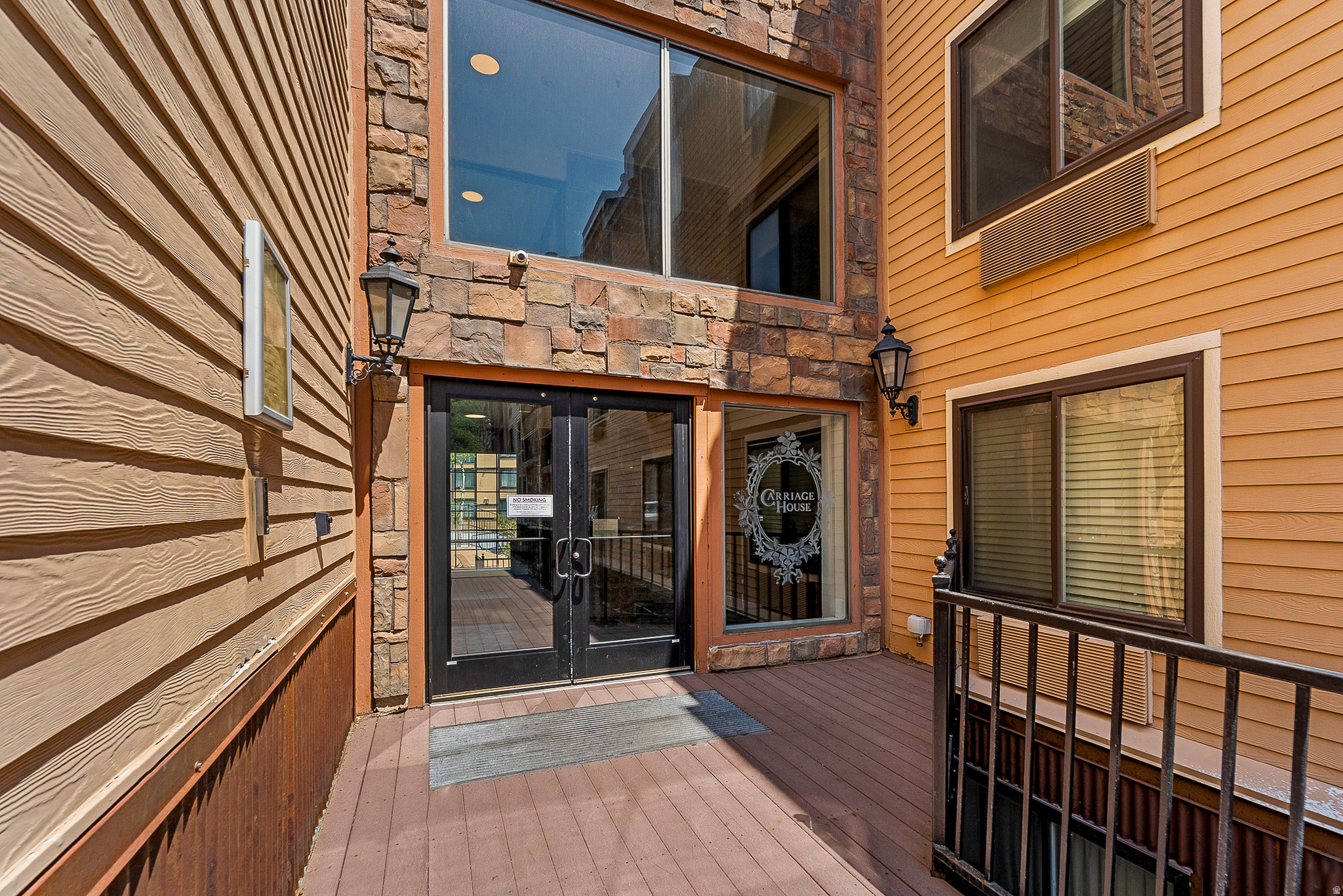 CARRIAGE HOUSE - Residential