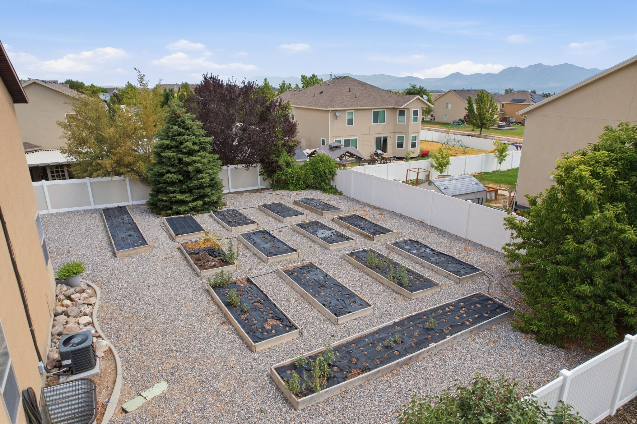 HAMILTON FARMS - Residential