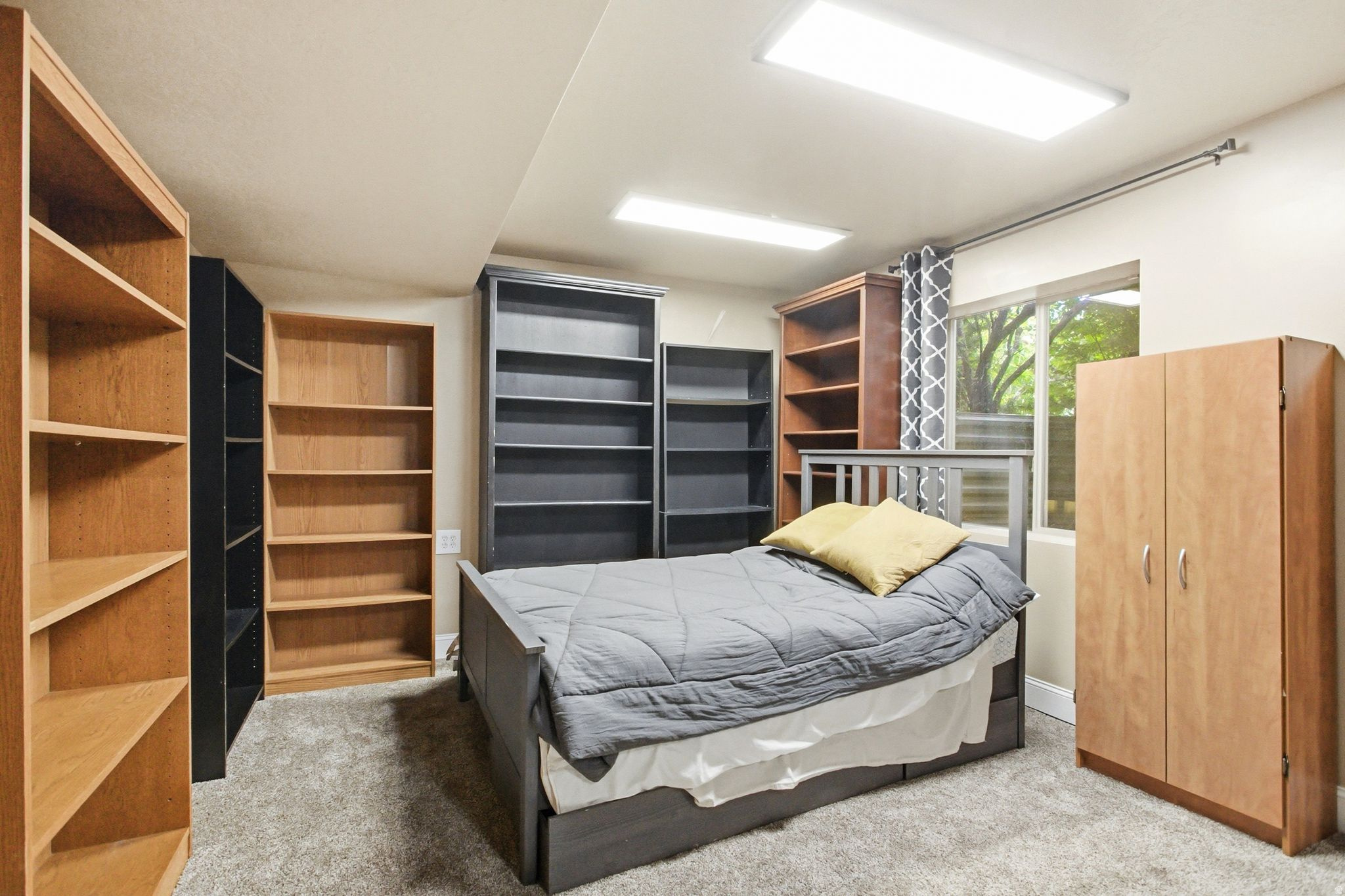 ELIZABETH CIRCLE - Residential