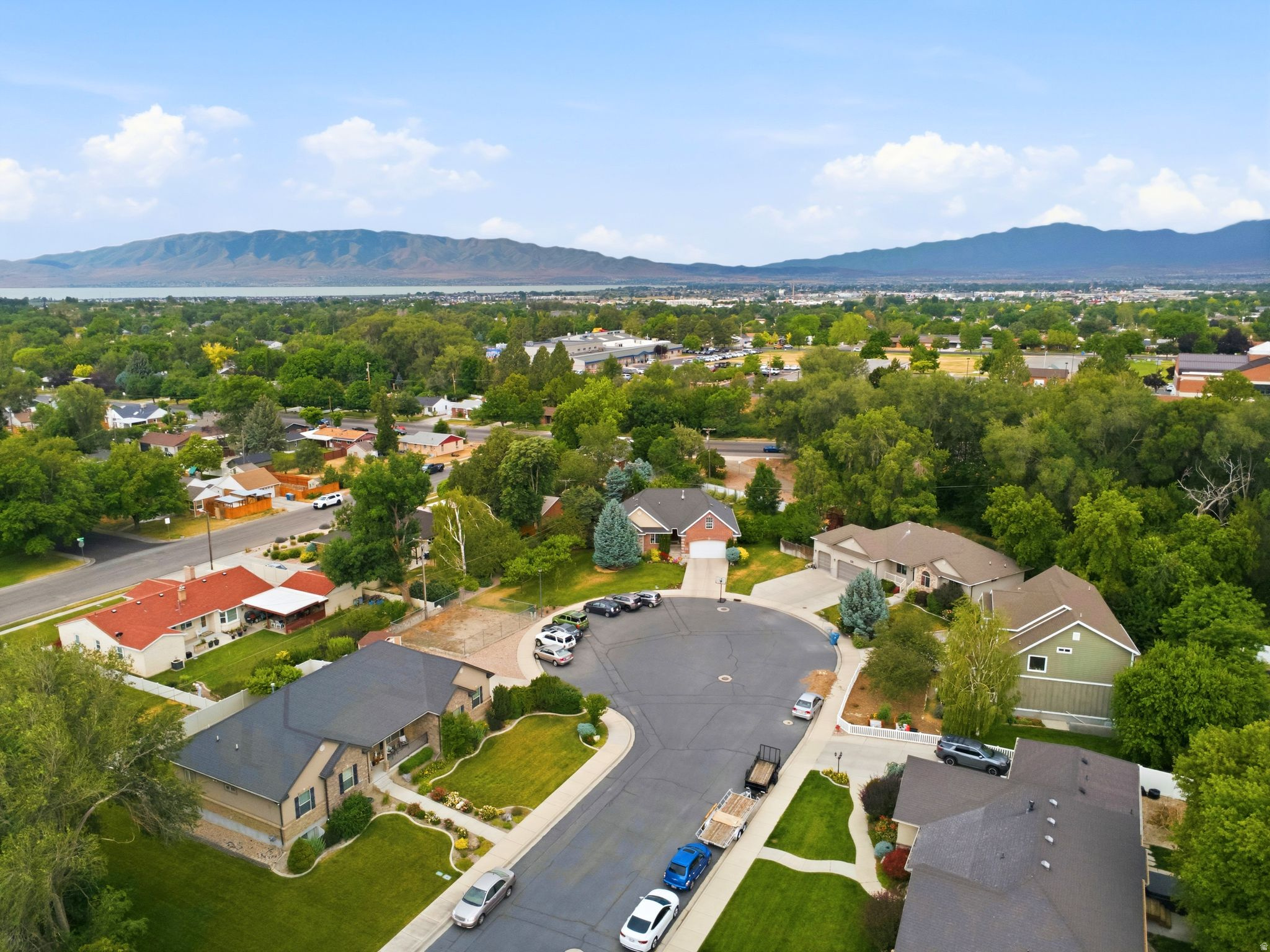 ELIZABETH CIRCLE - Residential