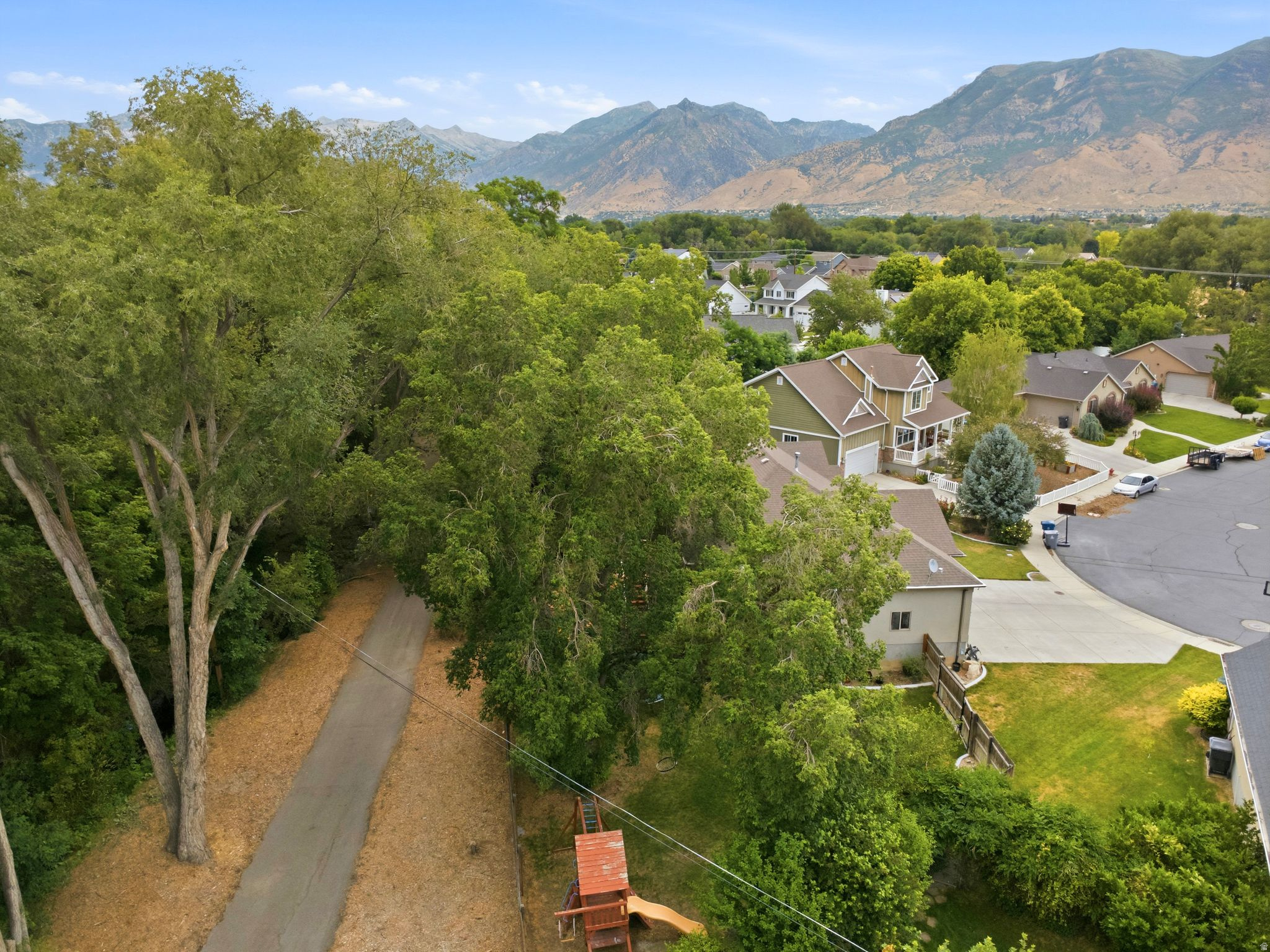 ELIZABETH CIRCLE - Residential