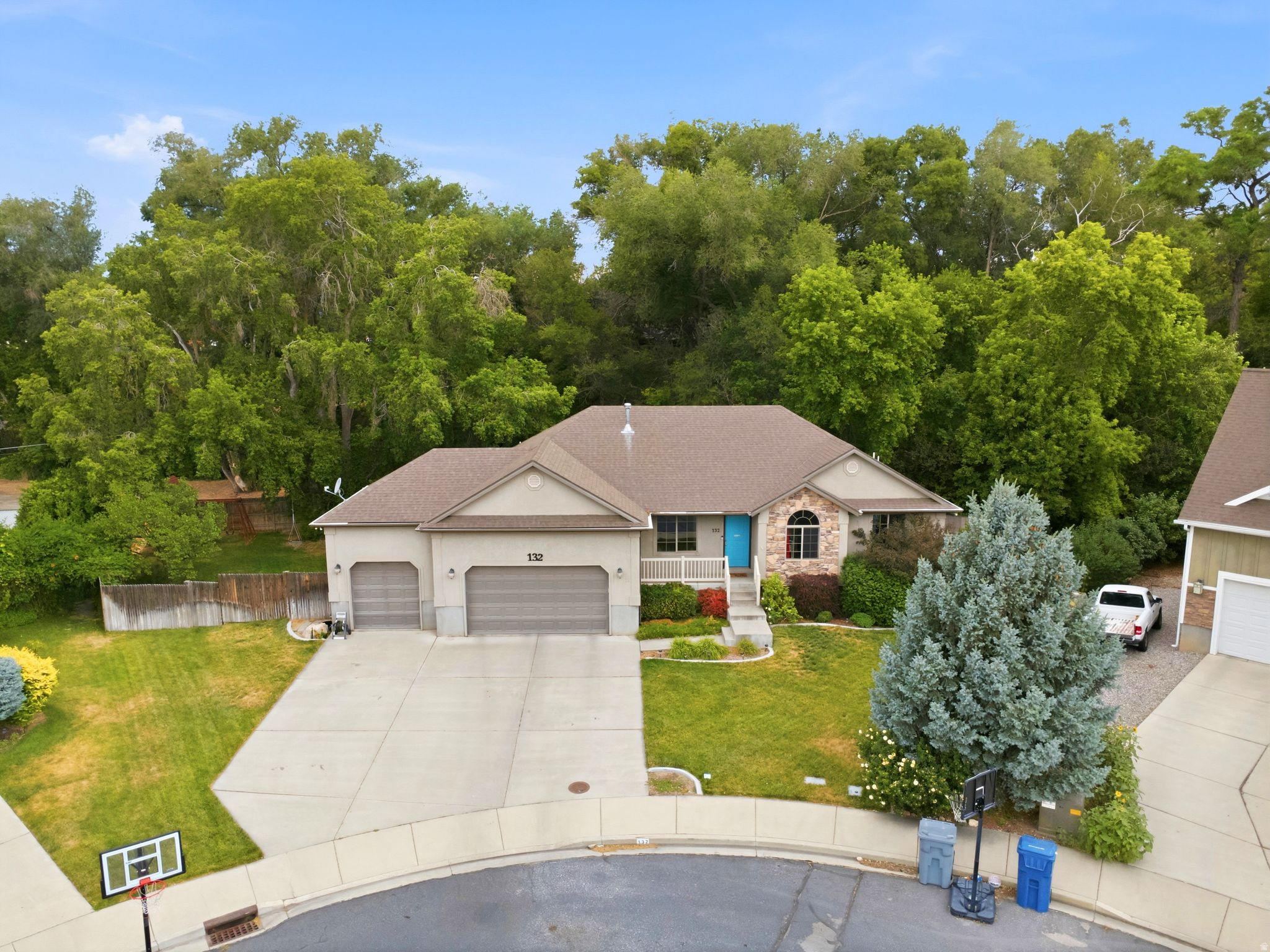 ELIZABETH CIRCLE - Residential