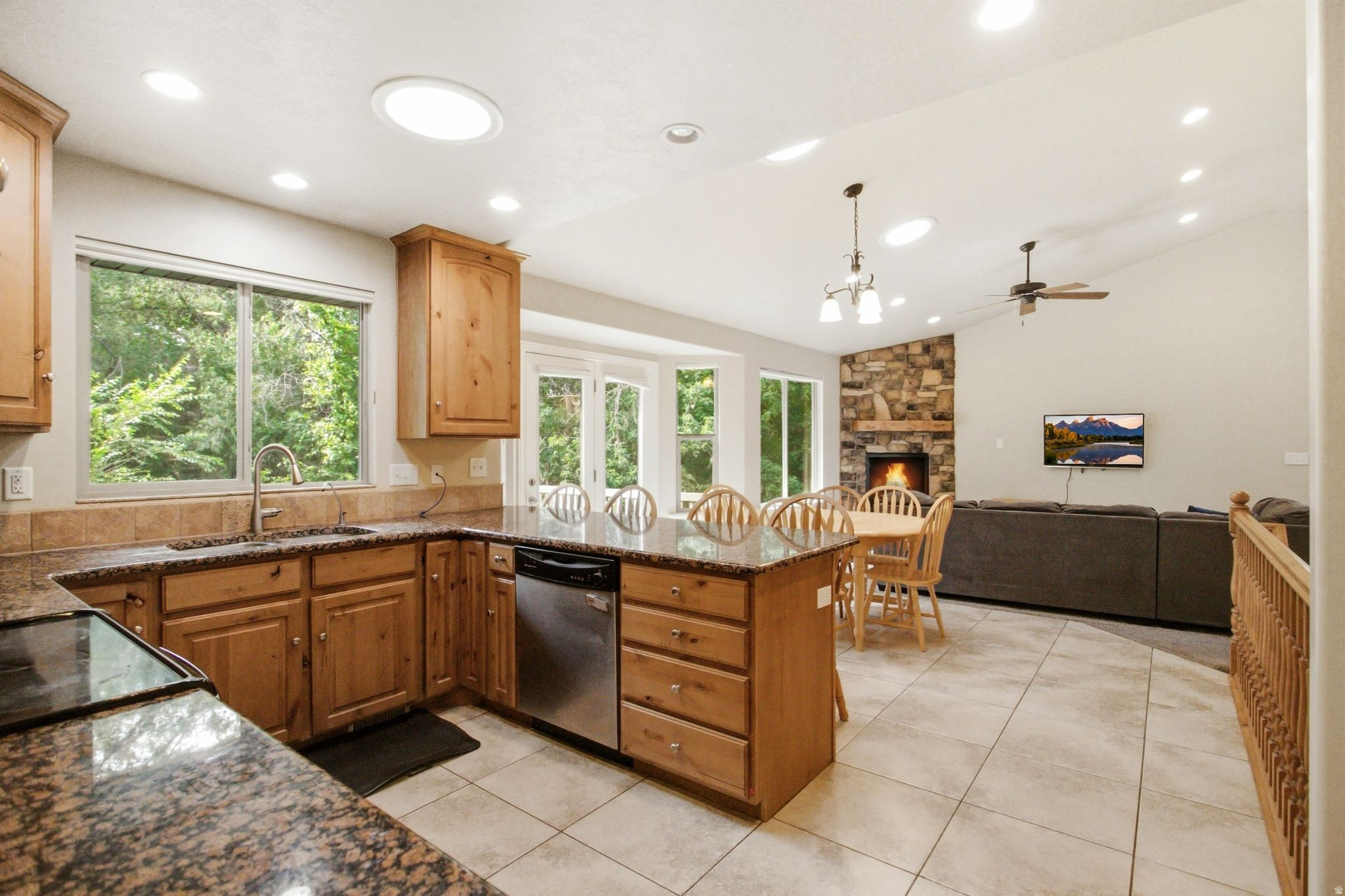 ELIZABETH CIRCLE - Residential