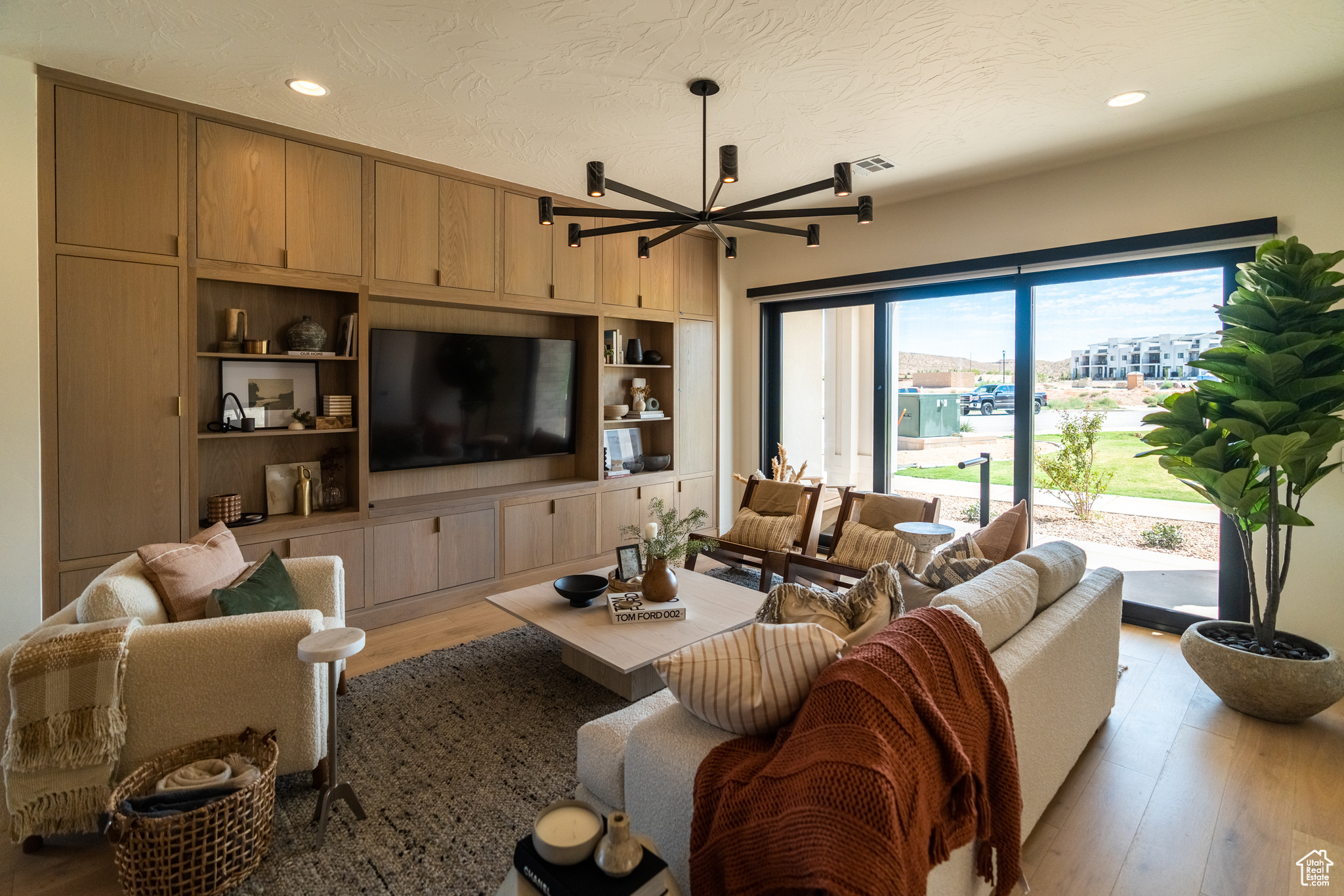 DESERT COLOR - Residential