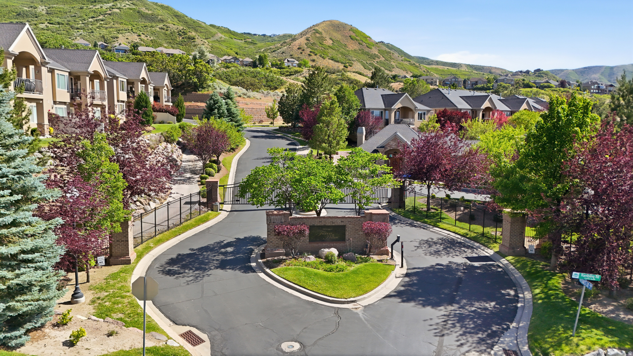 FAIRWAY HOLLOW - Residential
