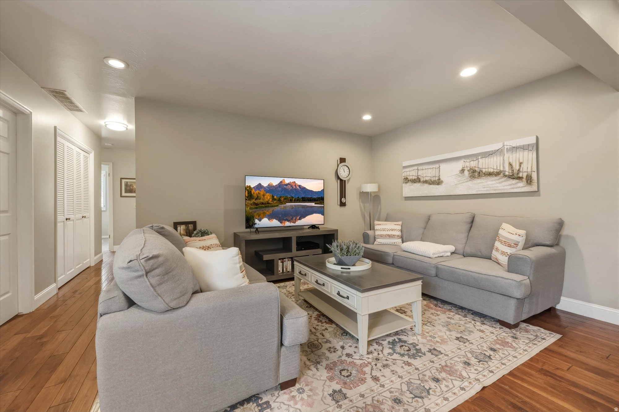 VINE STREET - Residential