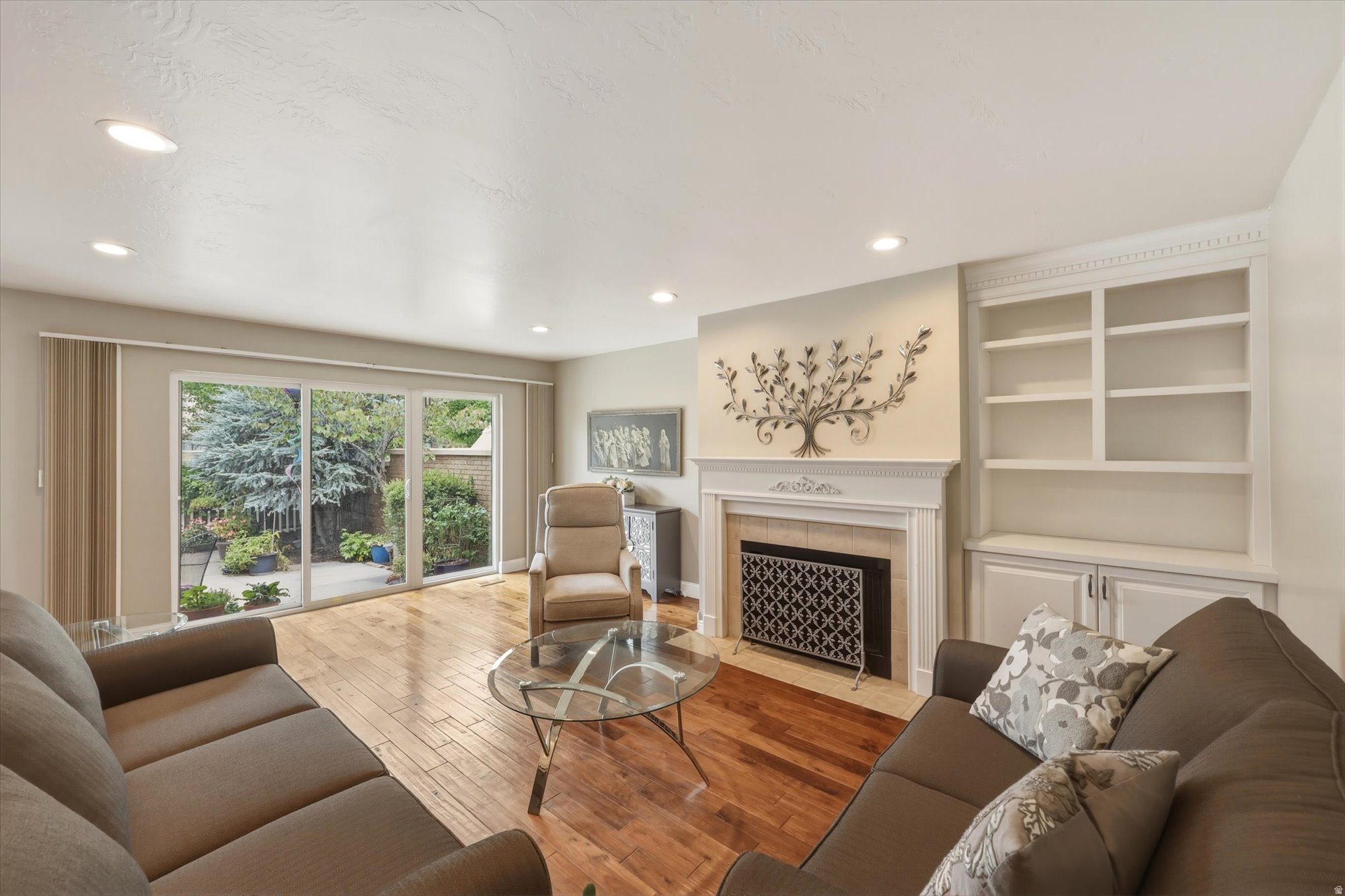 VINE STREET - Residential