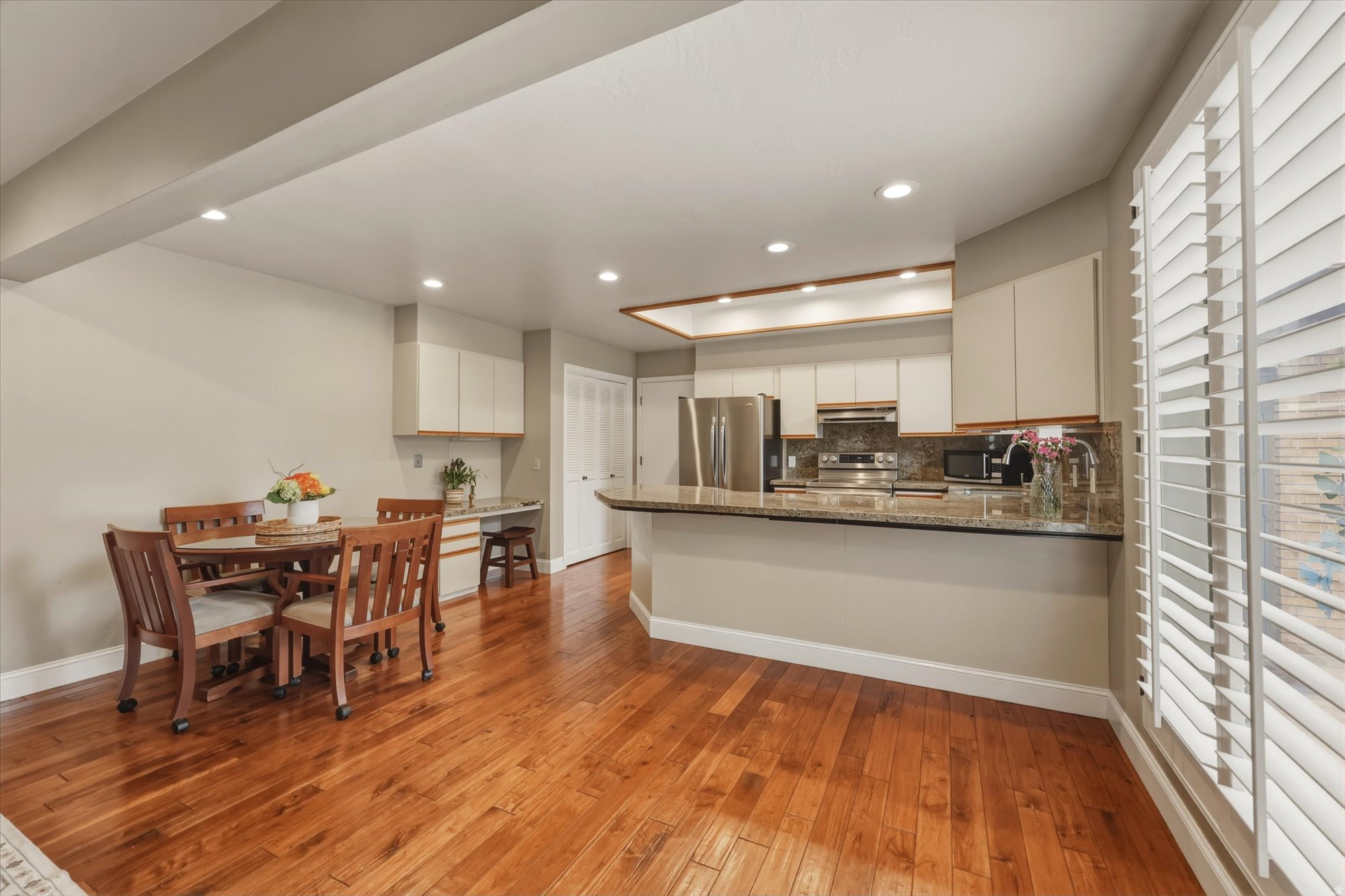 VINE STREET - Residential