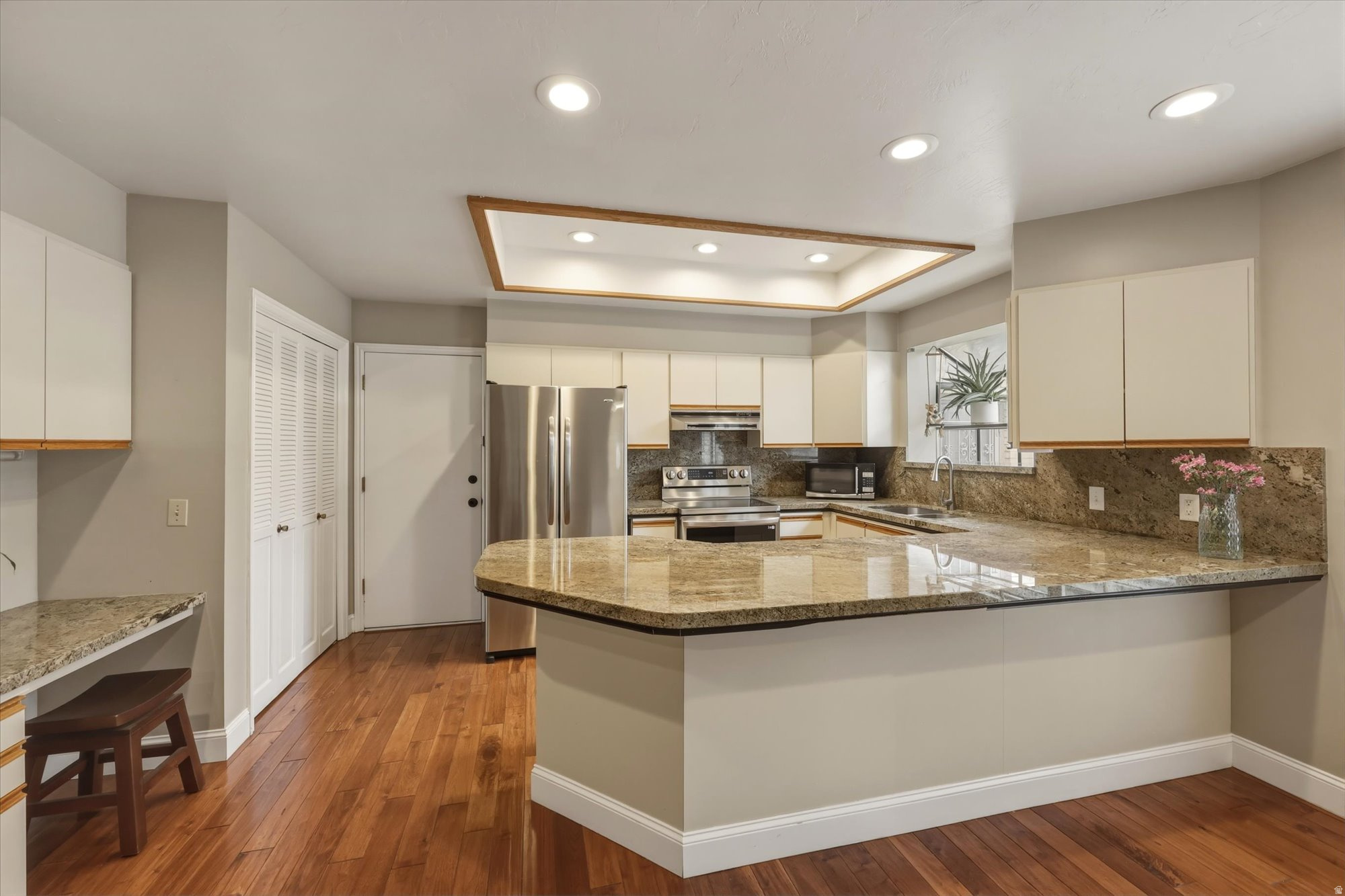 VINE STREET - Residential