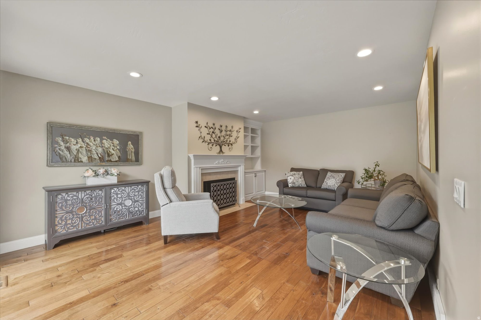 VINE STREET - Residential