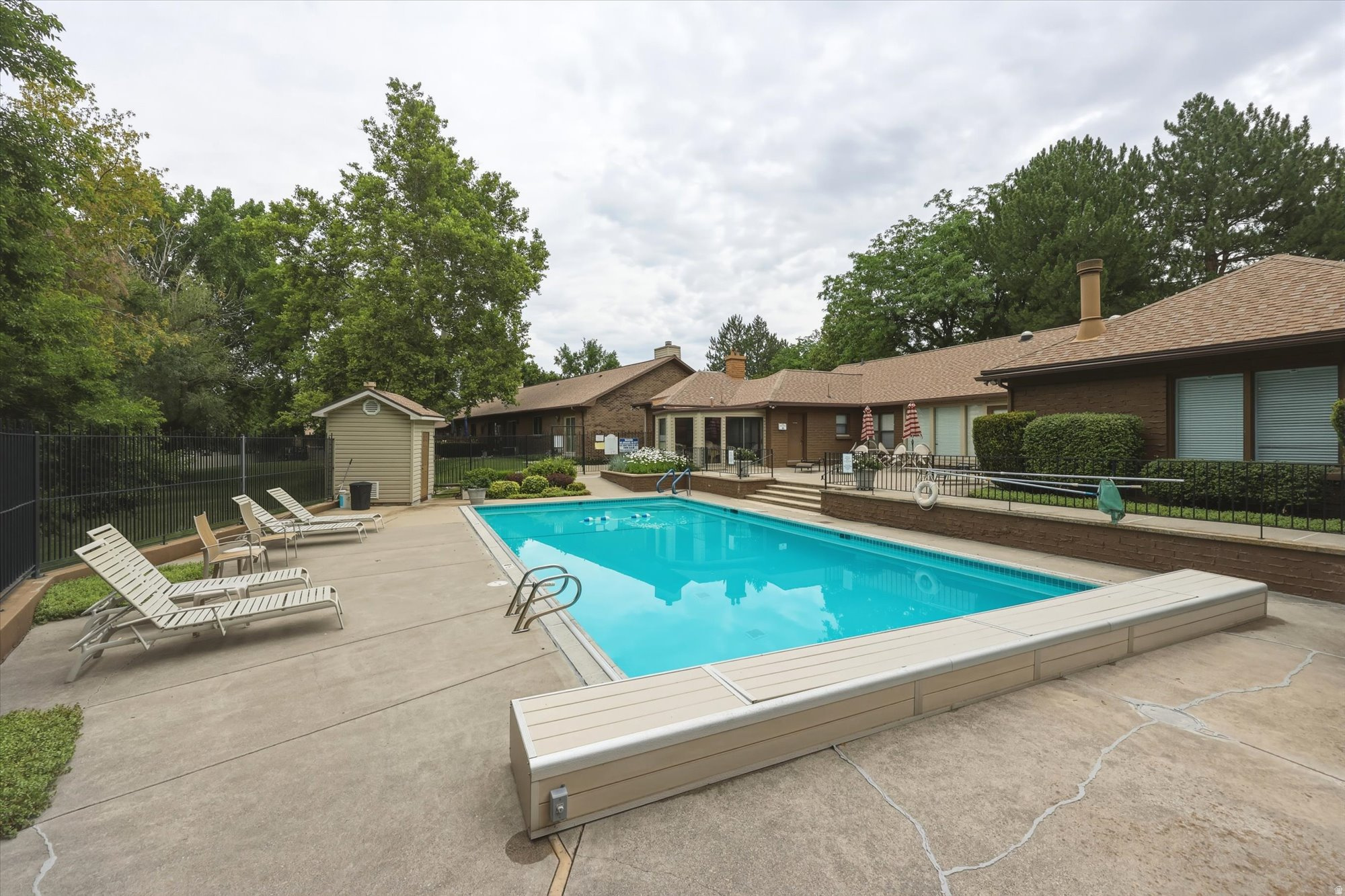 VINE STREET - Residential