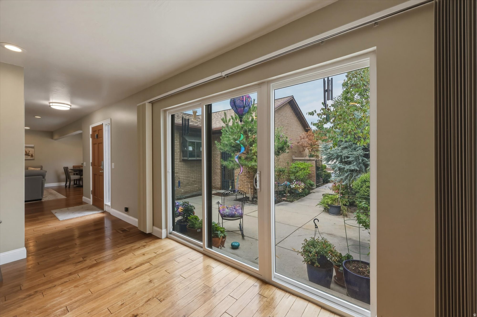 VINE STREET - Residential