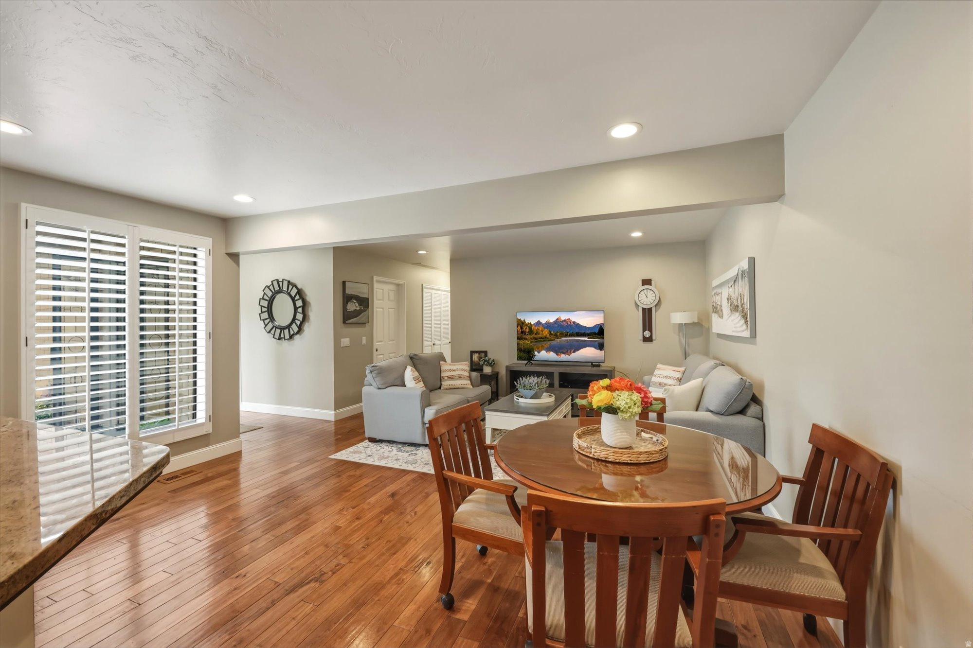 VINE STREET - Residential