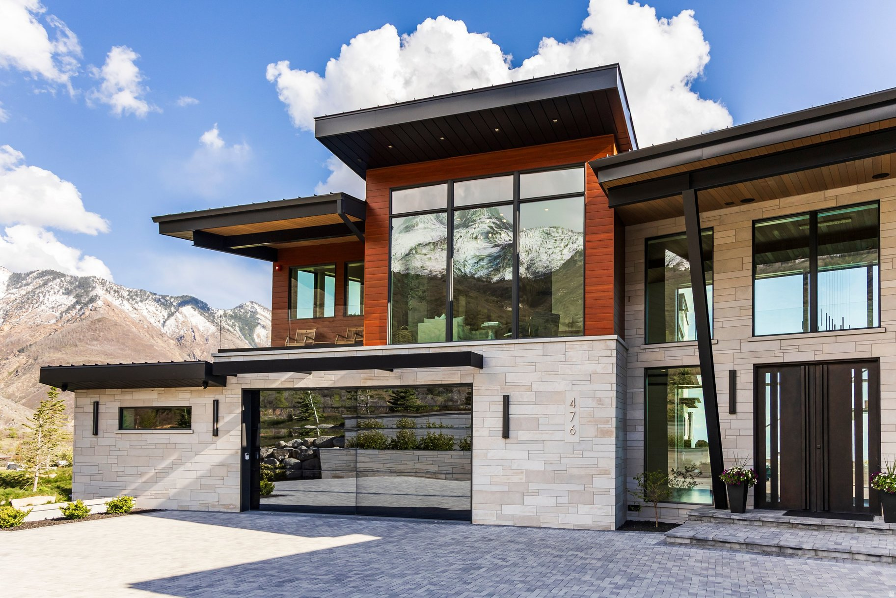 THREE FALLS - Residential