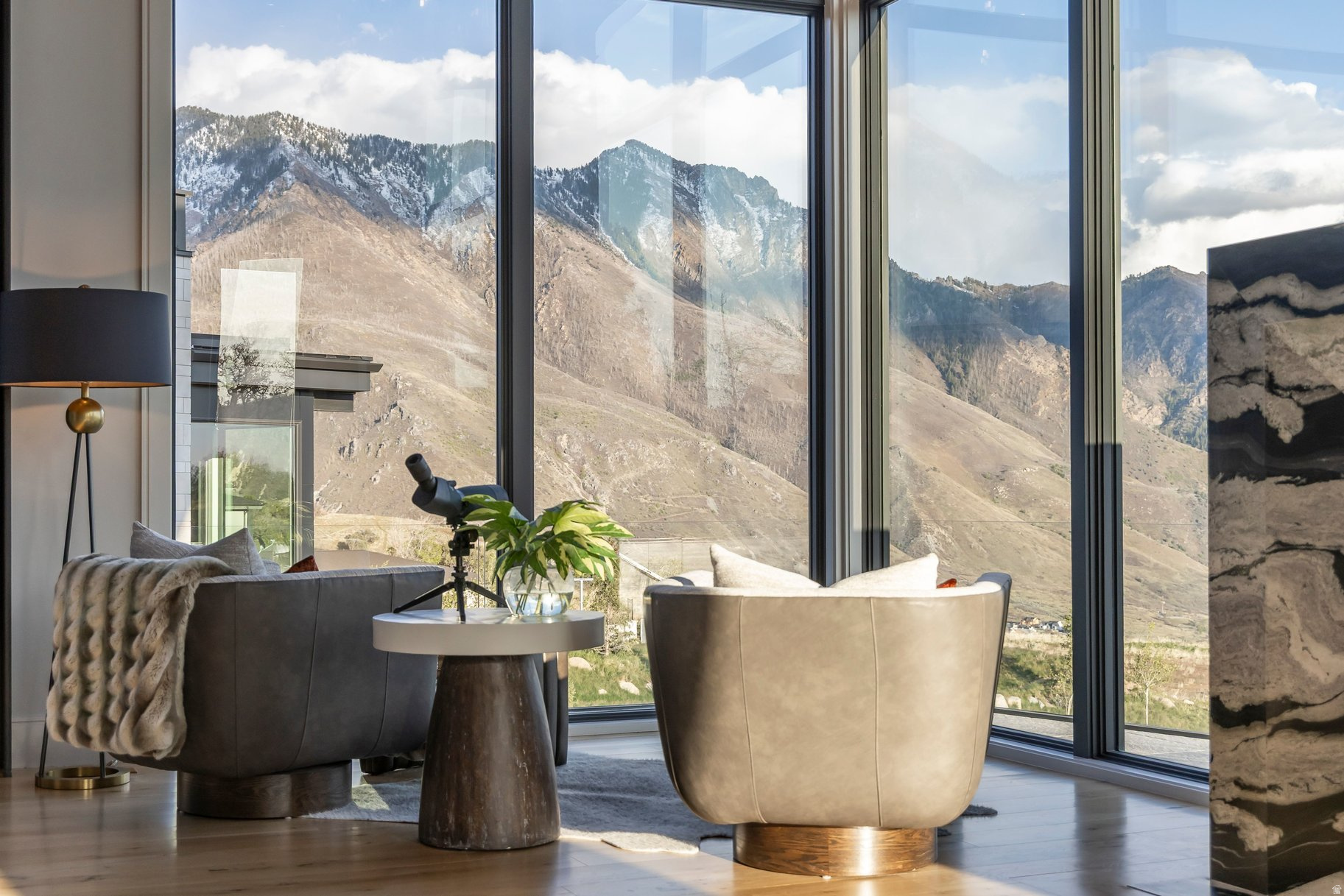 THREE FALLS - Residential