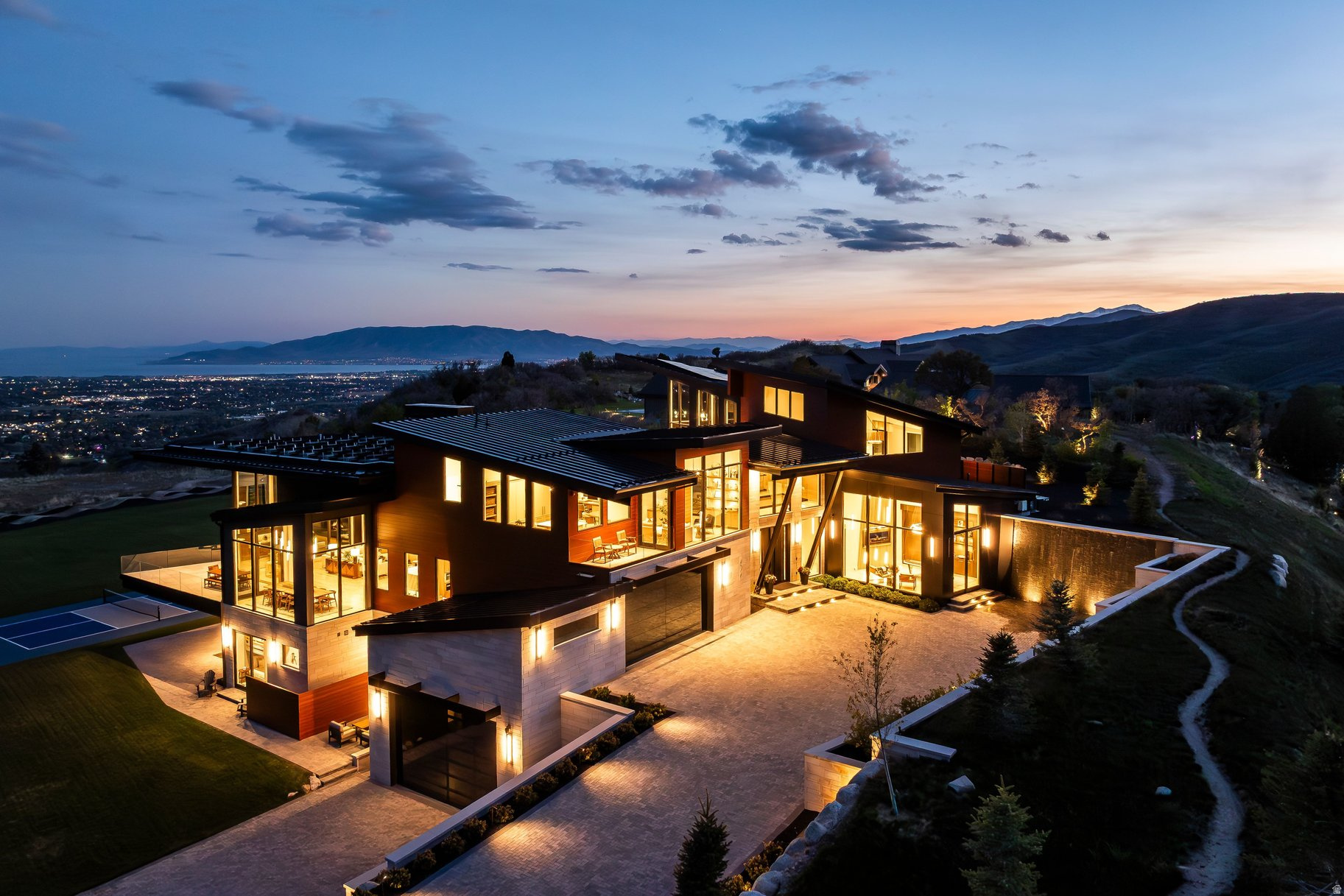 THREE FALLS - Residential