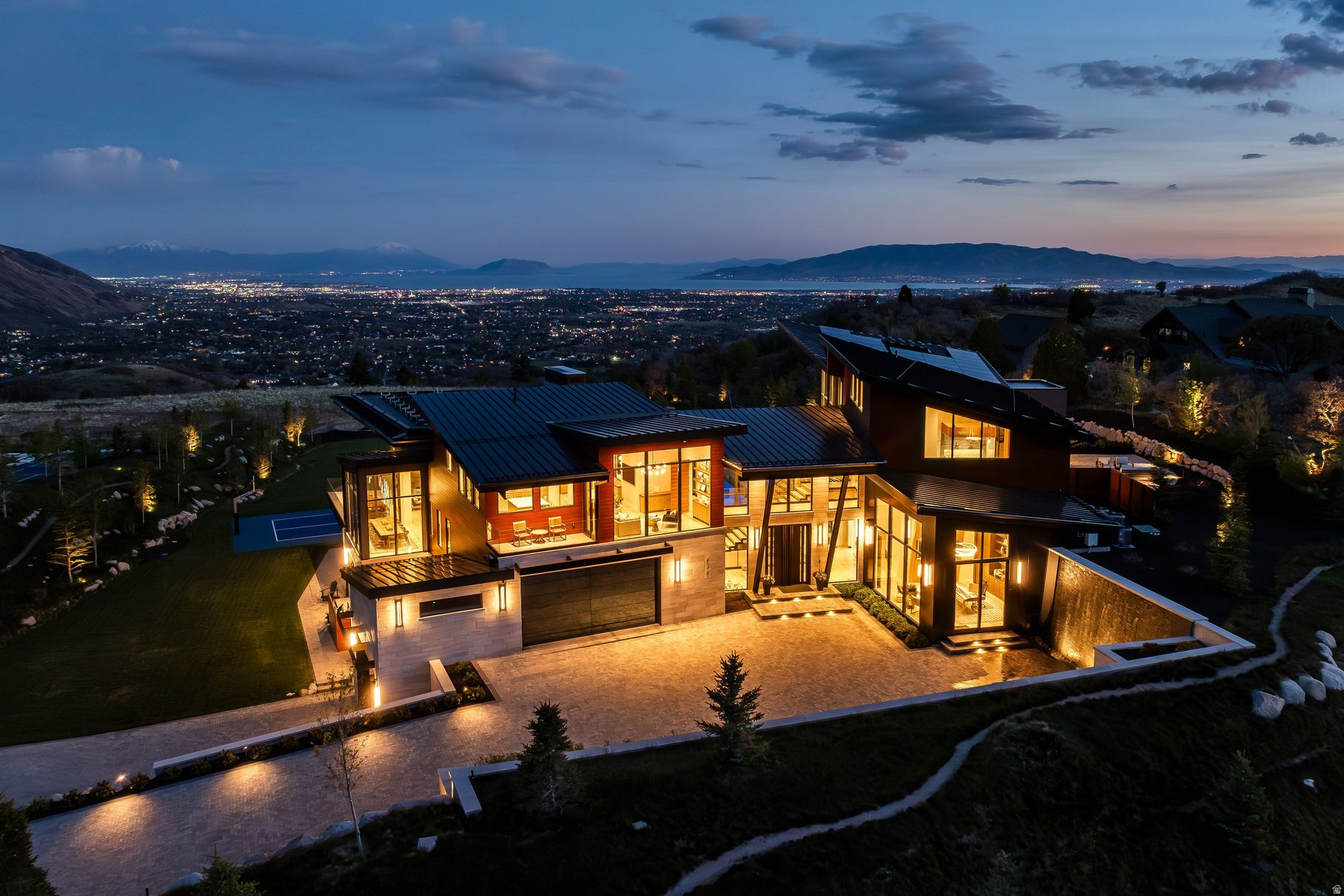 THREE FALLS - Residential