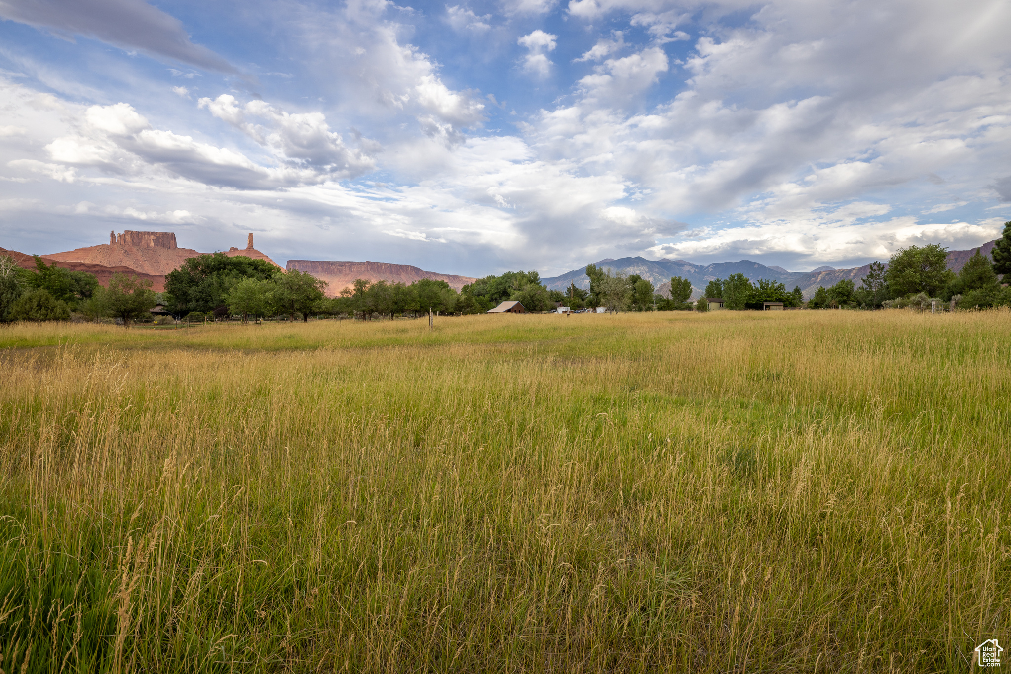 CASTLE VALLEY RIVER RANCHOS - Land