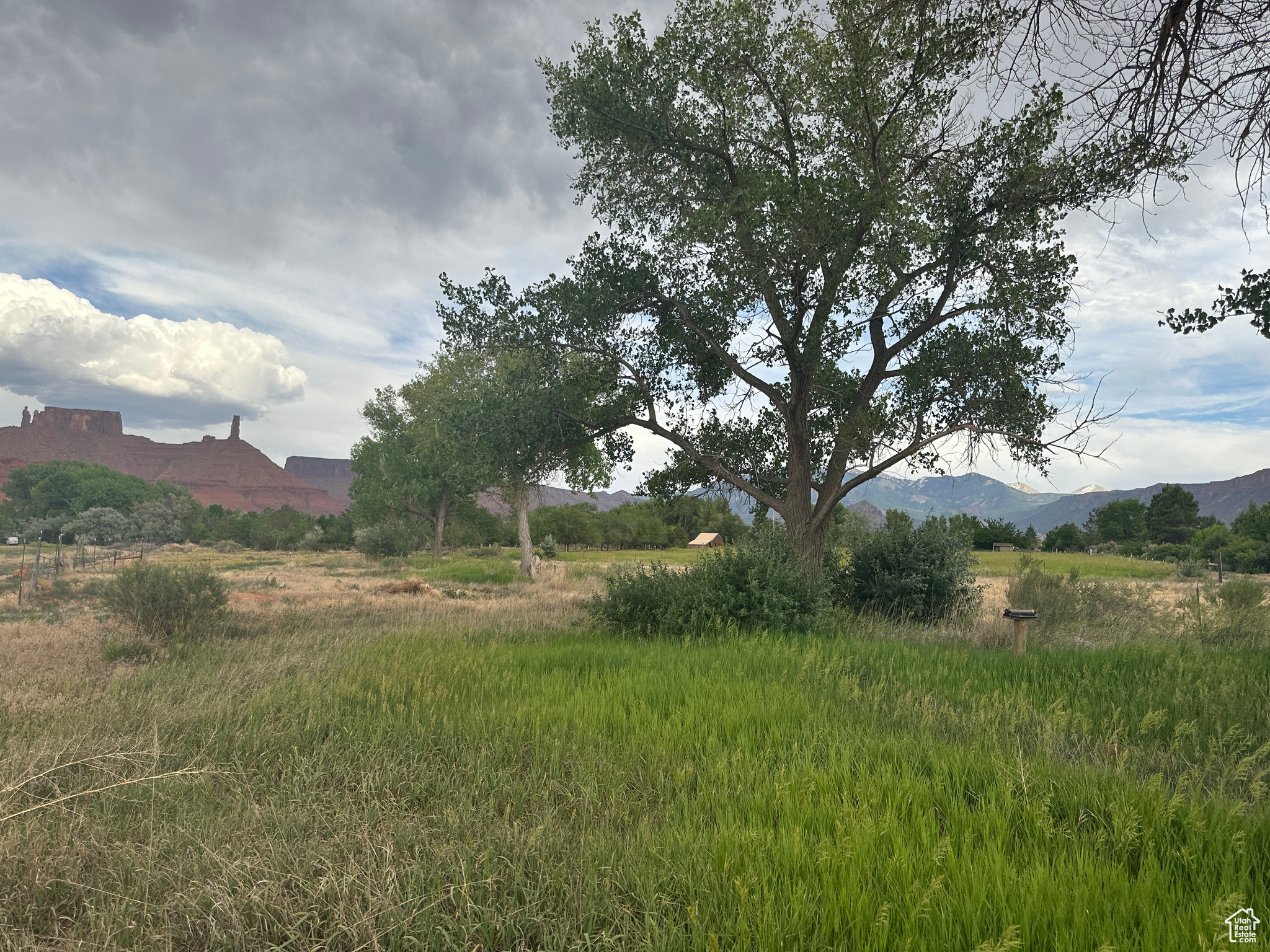 CASTLE VALLEY RIVER RANCHOS - Land