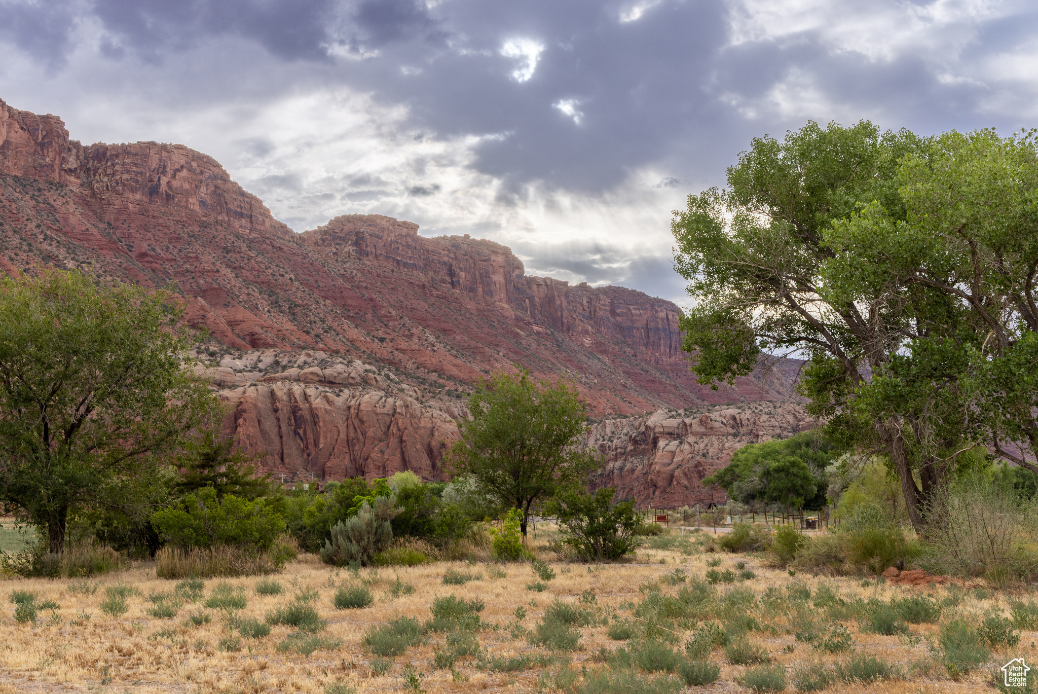 CASTLE VALLEY RIVER RANCHOS - Land