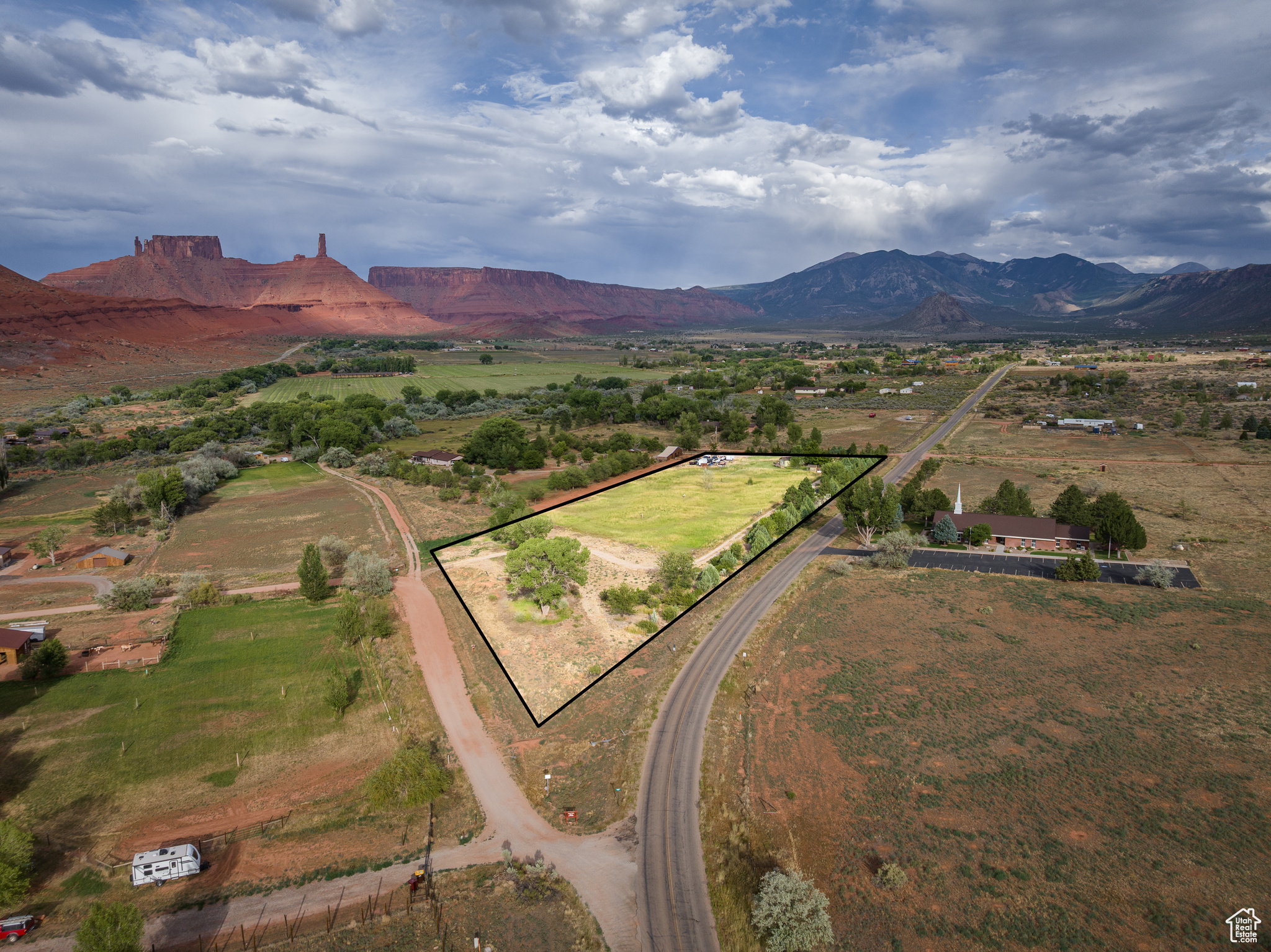CASTLE VALLEY RIVER RANCHOS - Land