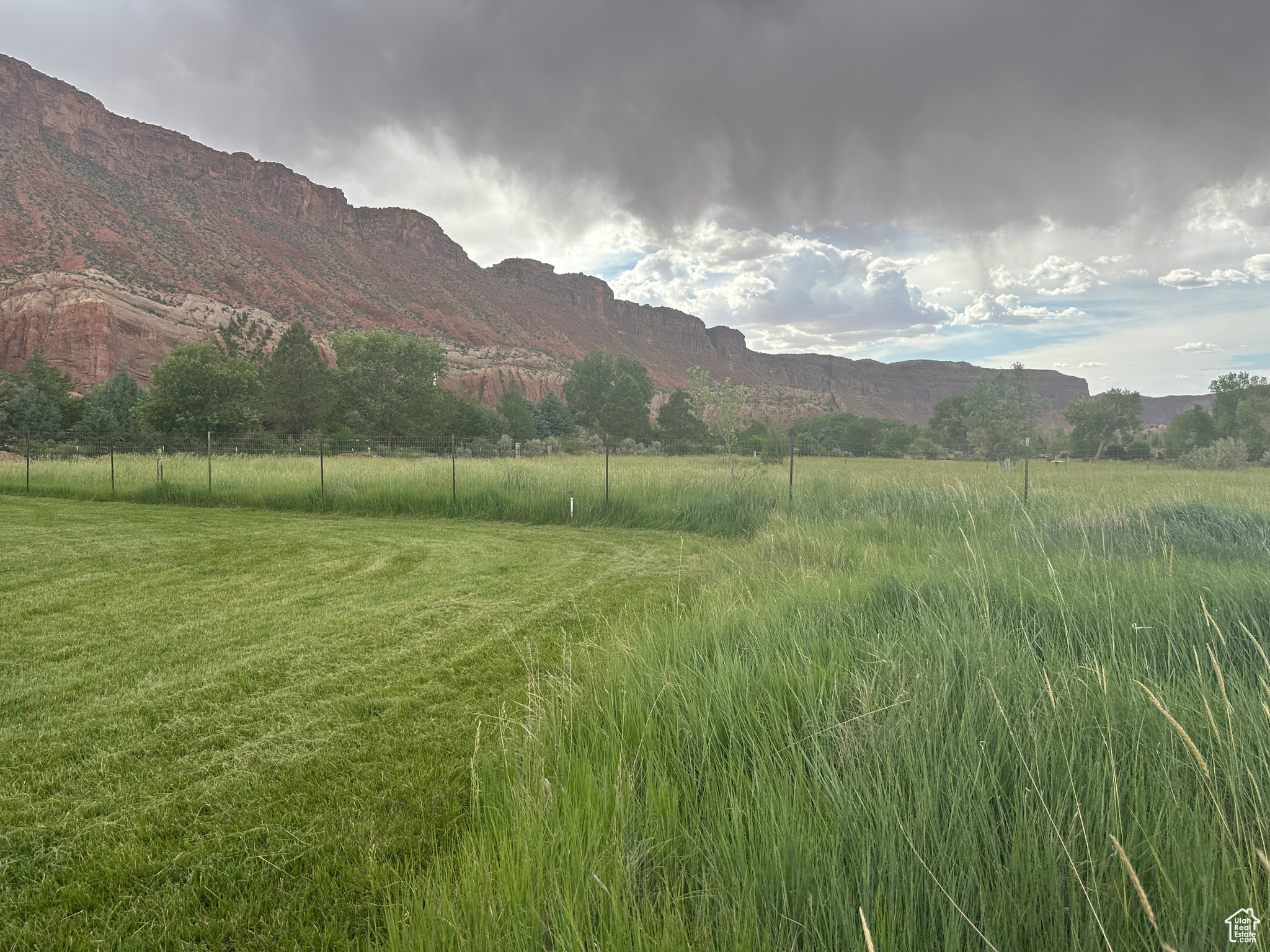 CASTLE VALLEY RIVER RANCHOS - Land