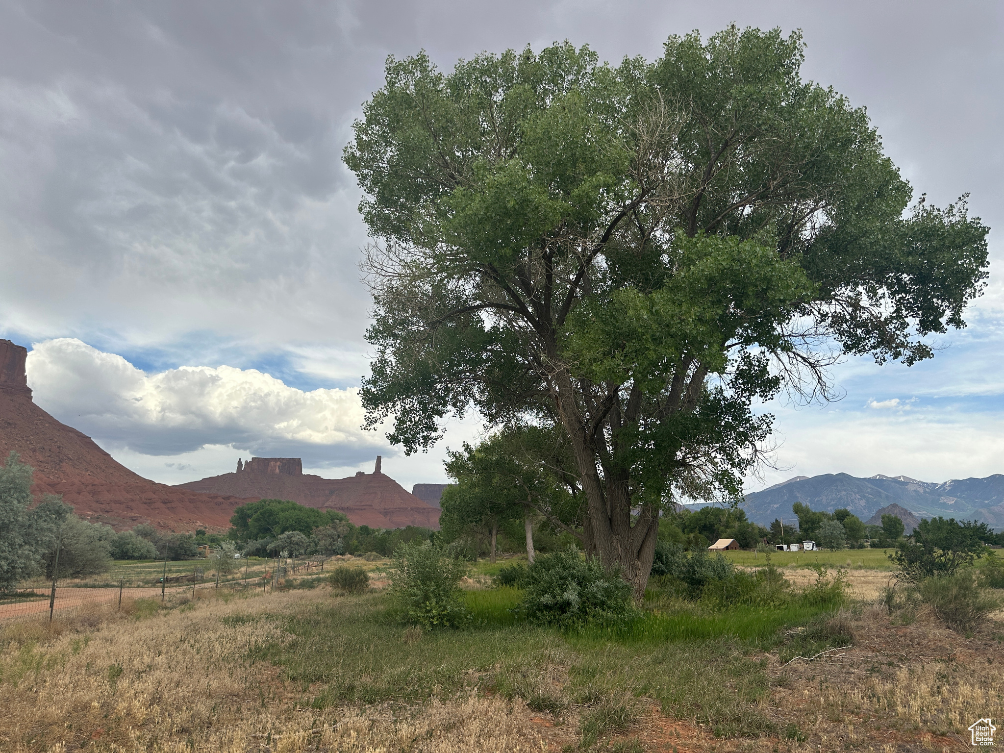 CASTLE VALLEY RIVER RANCHOS - Land