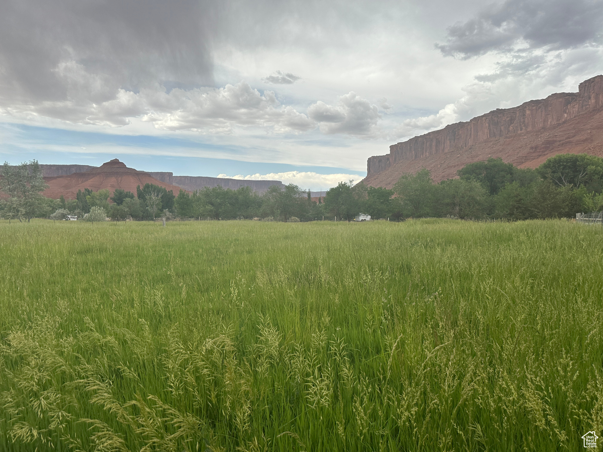 CASTLE VALLEY RIVER RANCHOS - Land