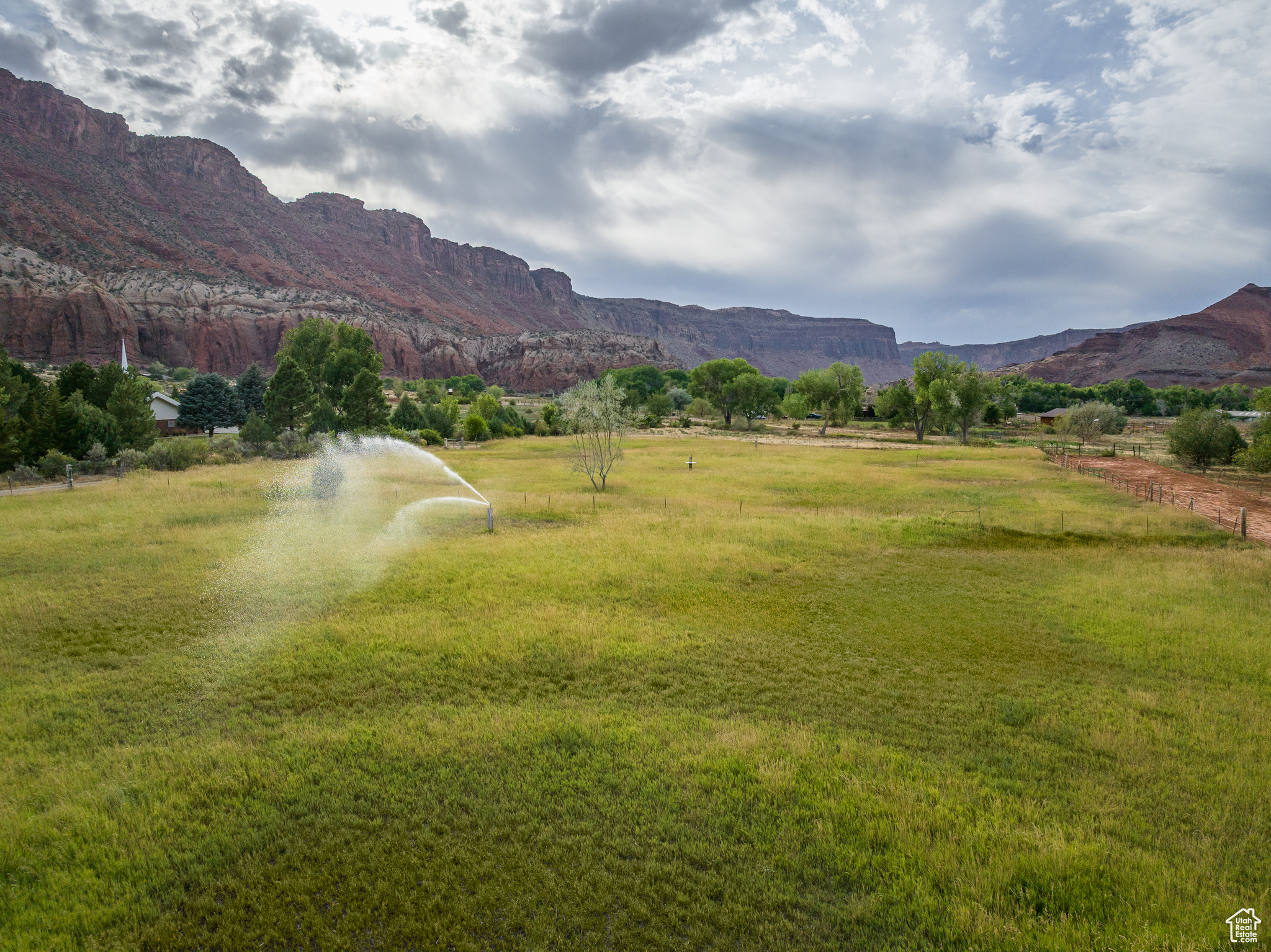 CASTLE VALLEY RIVER RANCHOS - Land
