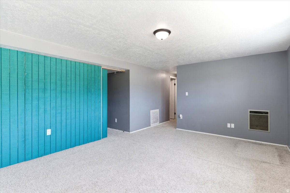 VALLEY SIDE - Residential