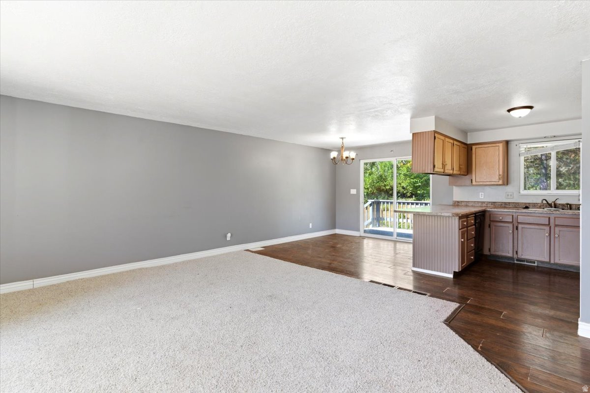 VALLEY SIDE - Residential