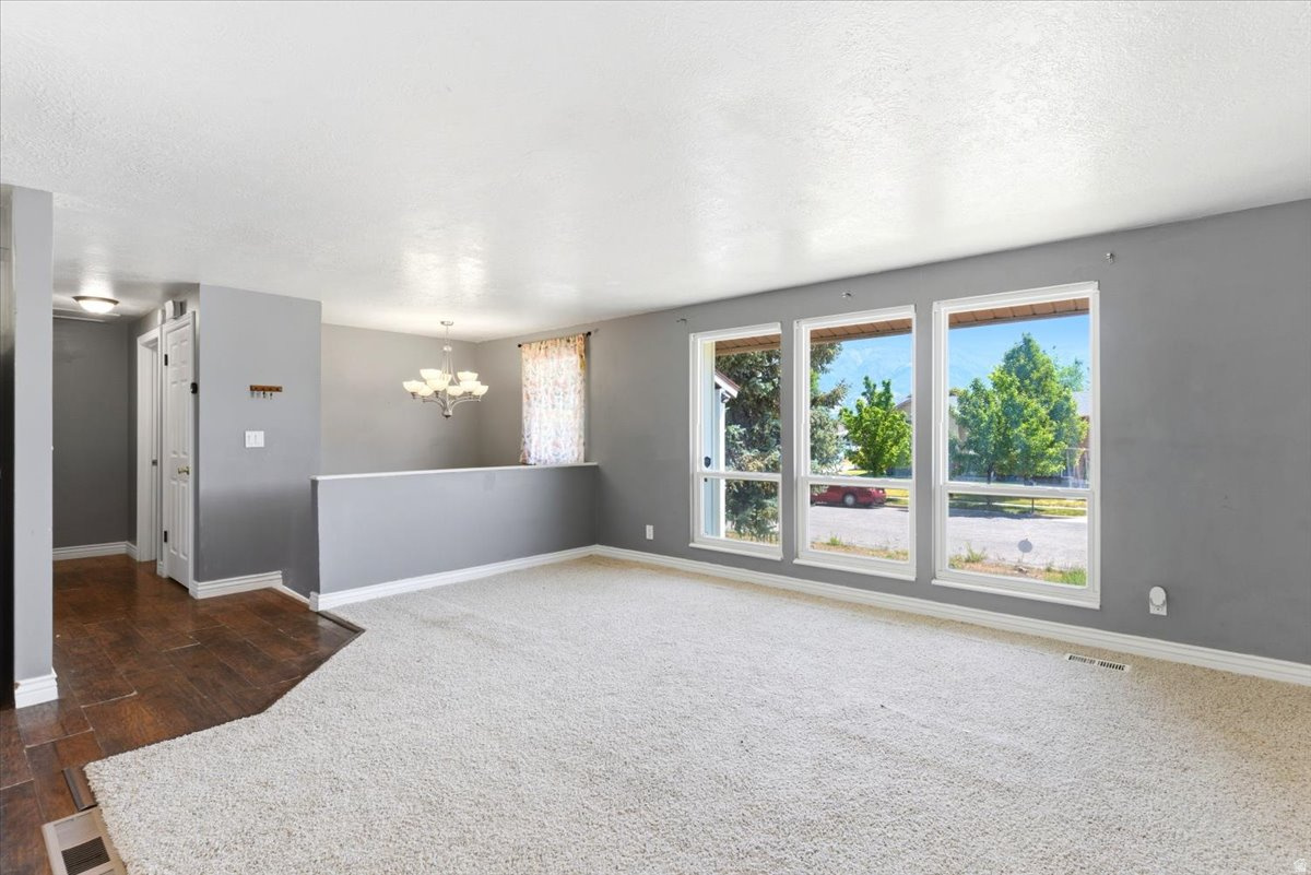 VALLEY SIDE - Residential