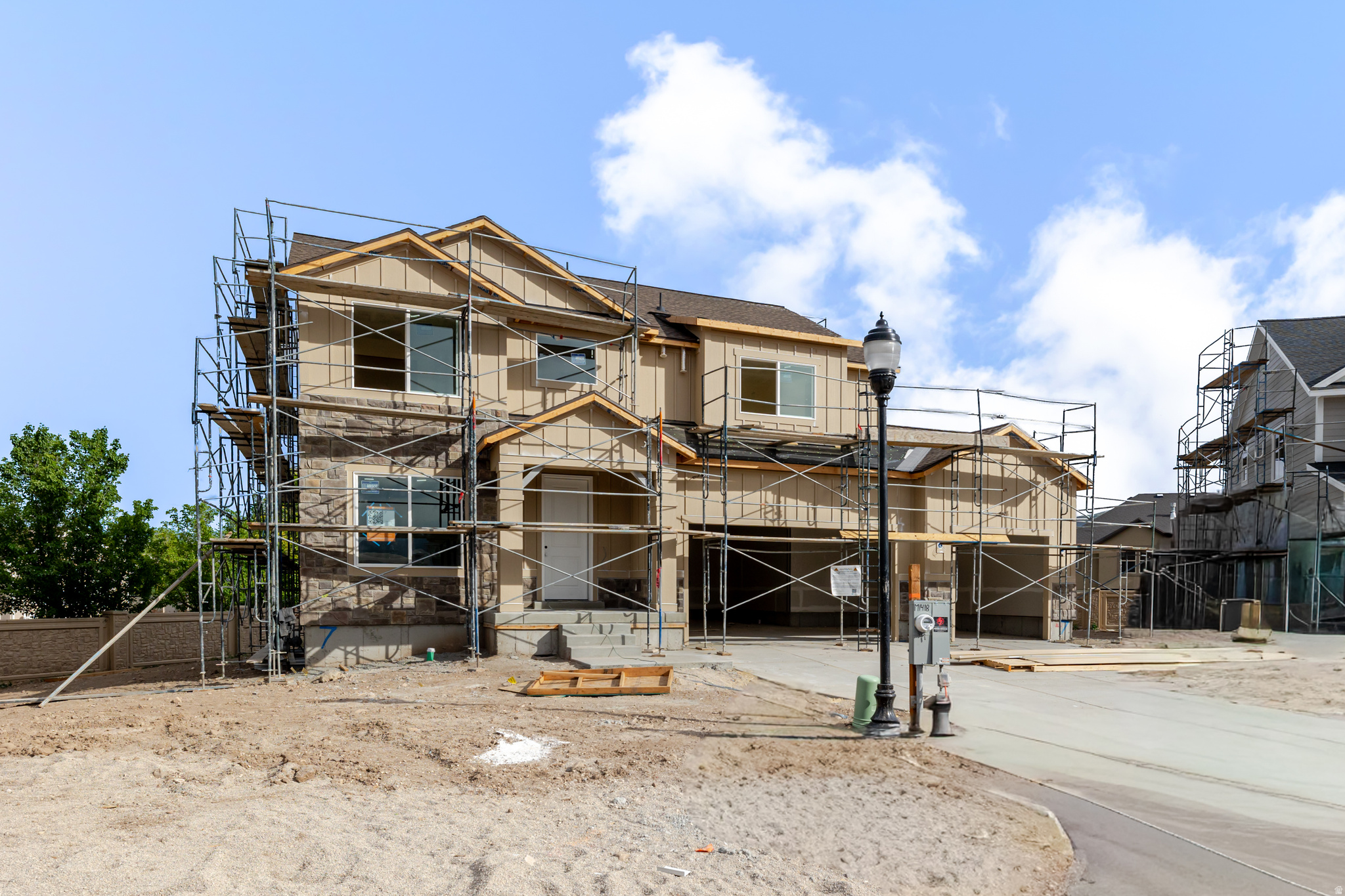 Welcome to Big Bend Cove in Herriman! Conveniently located off W Herriman Blvd, this community offers the perfect blend of accessibility and convenience. Residents enjoy quick access to Mountain View Village Shopping Center, JL Sorenson Recreation Center, and K9 Memorial Dog Park. Families will love the proximity to Athlos Academy (2 min), Bastian Elementary (3 min), Copper Mountain Middle (5 min), and Herriman High School (5 min). Plus, Mountain View Corridor is just a 5-minute drive away, making commuting a breeze. Discover the ideal location and lifestyle at Big Bend Cove!