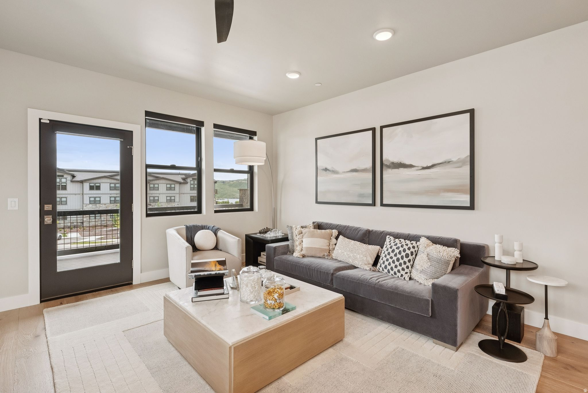 MAYFLOWER LAKESIDE - Residential