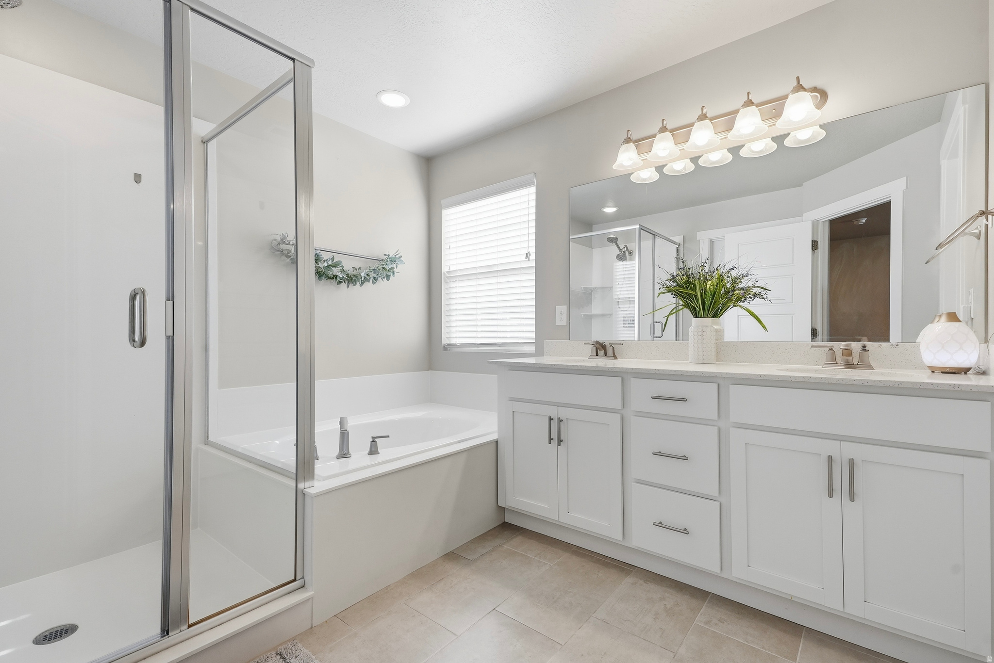 BROADVIEW SHORES - Residential