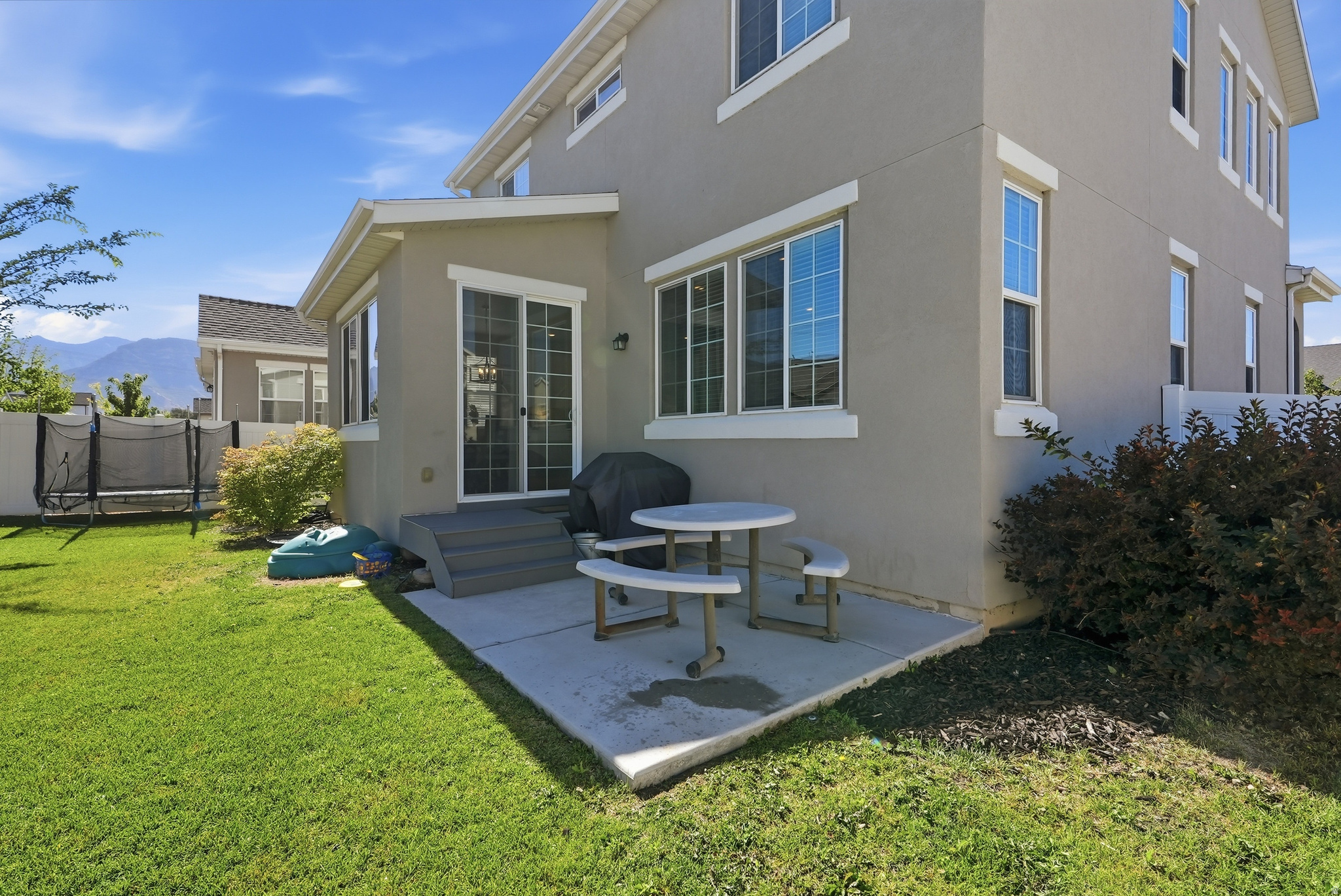 BROADVIEW SHORES - Residential