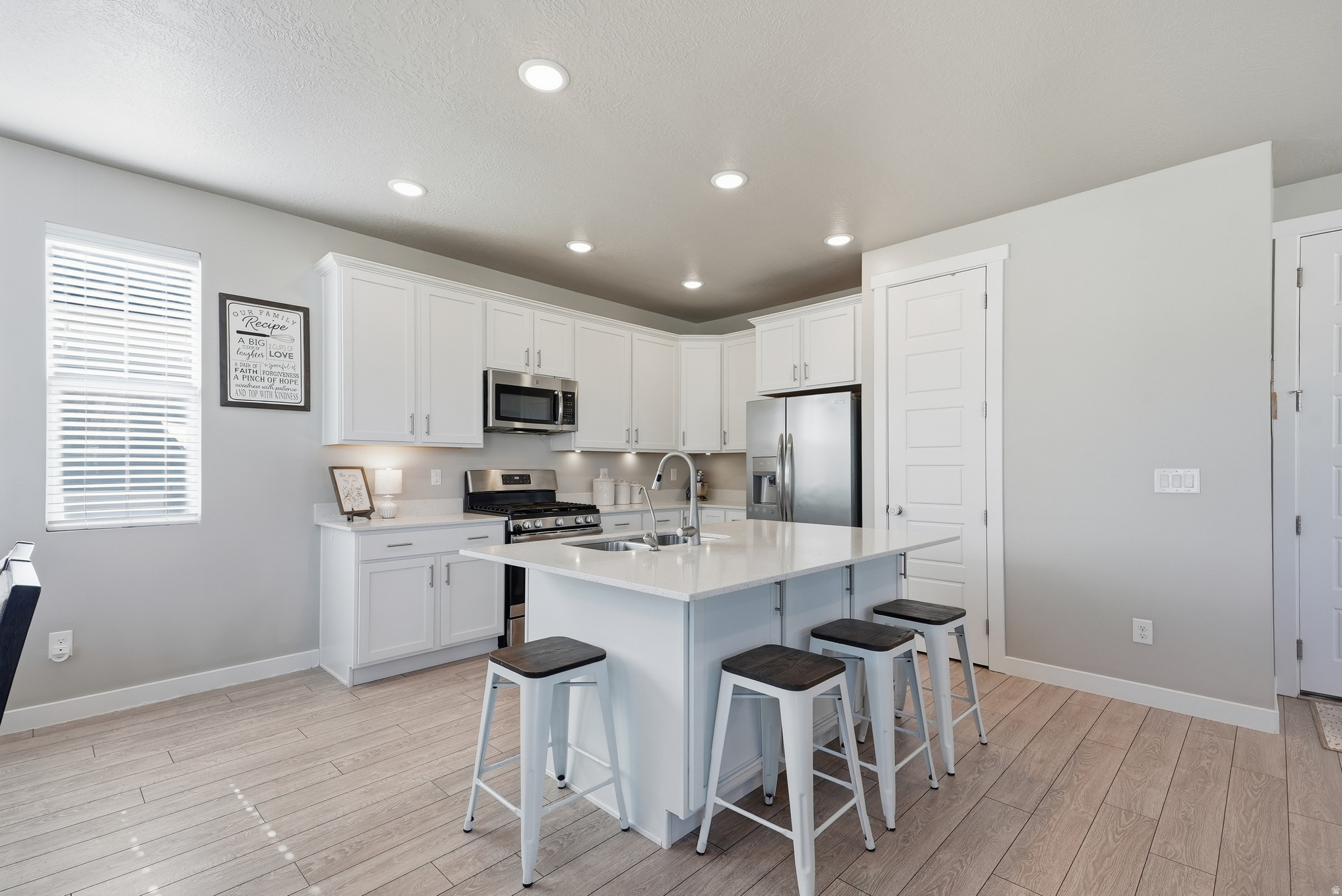 BROADVIEW SHORES - Residential