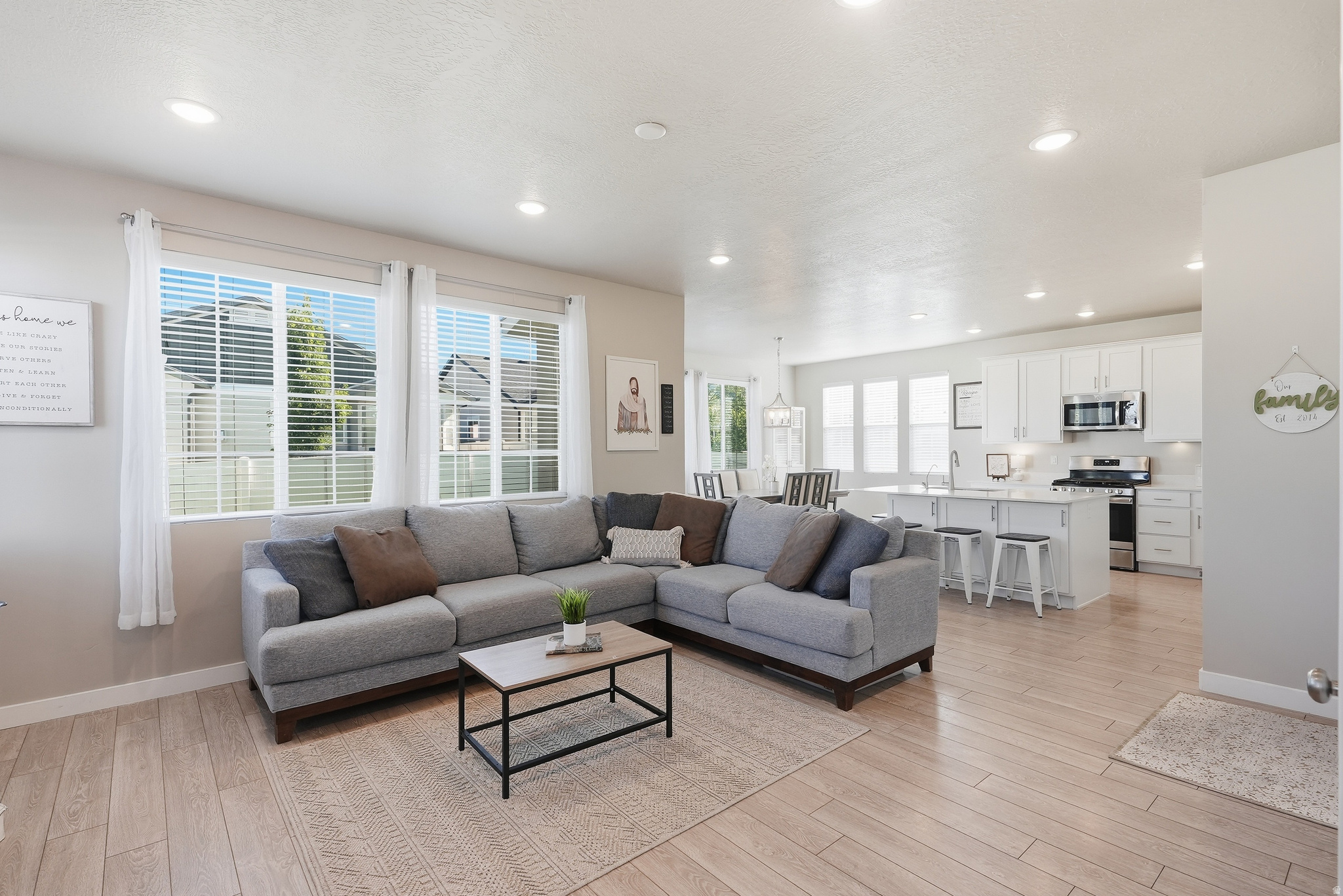 BROADVIEW SHORES - Residential