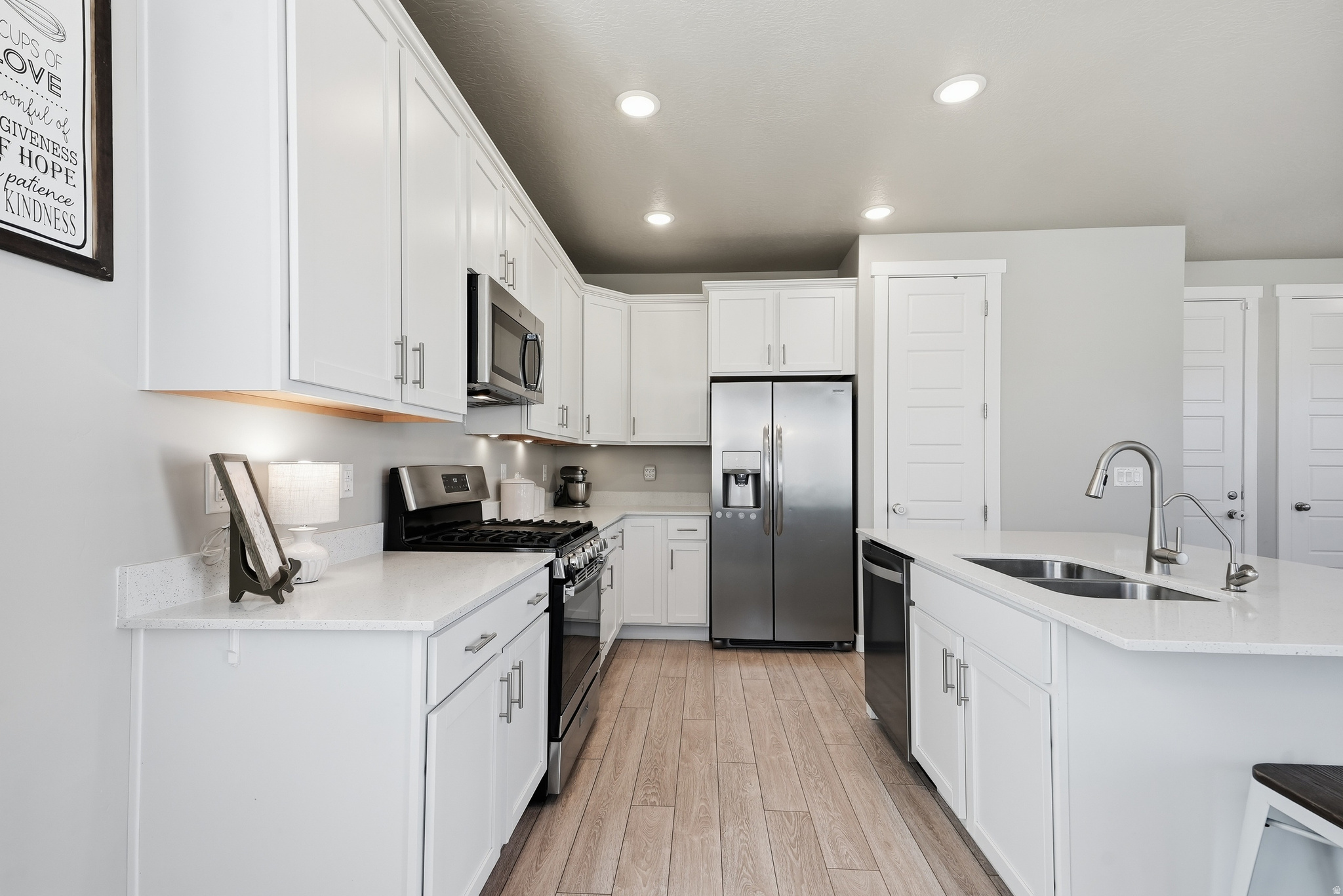 BROADVIEW SHORES - Residential