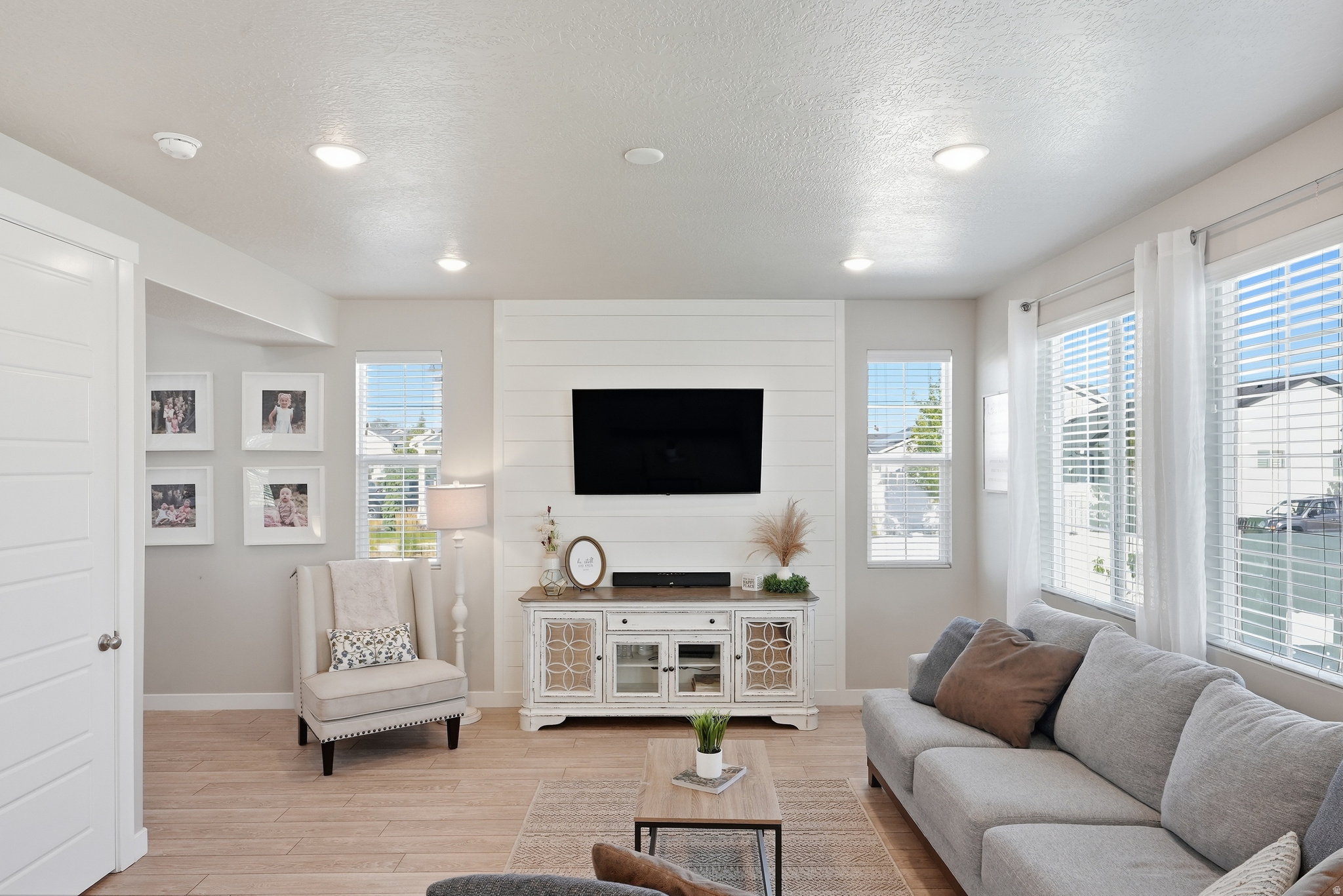 BROADVIEW SHORES - Residential