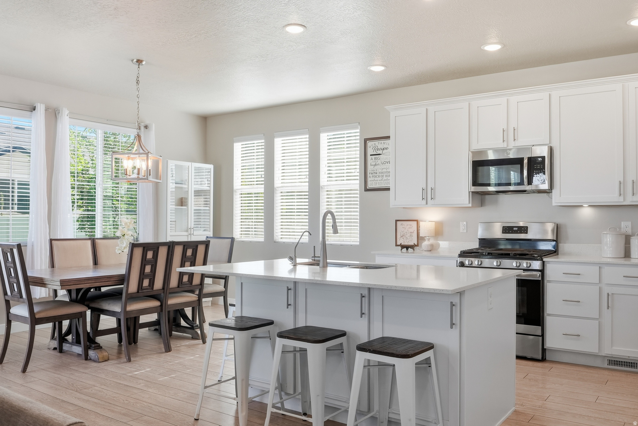BROADVIEW SHORES - Residential