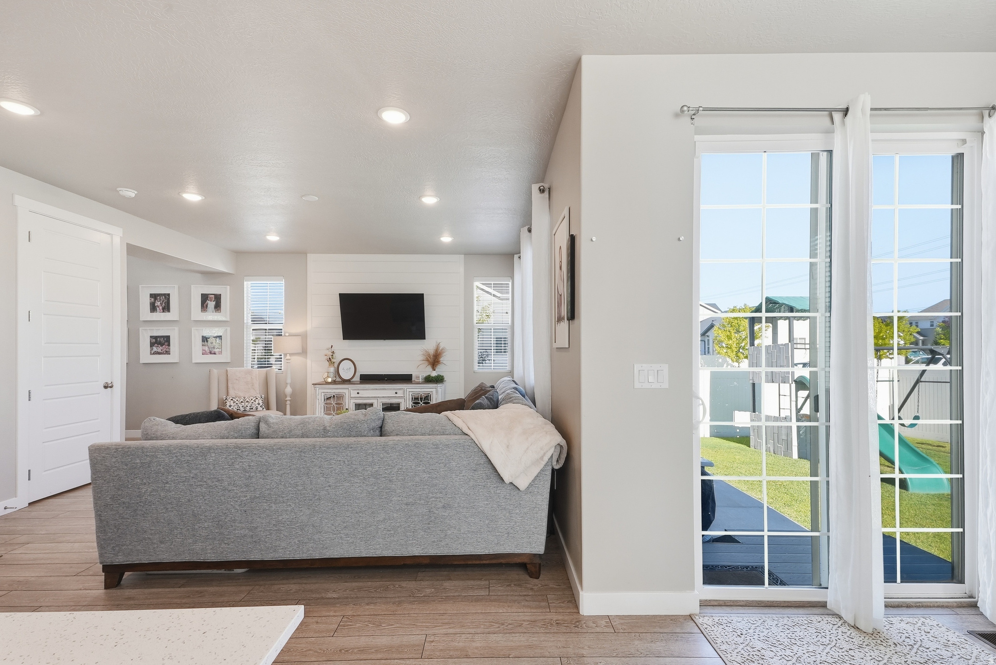 BROADVIEW SHORES - Residential