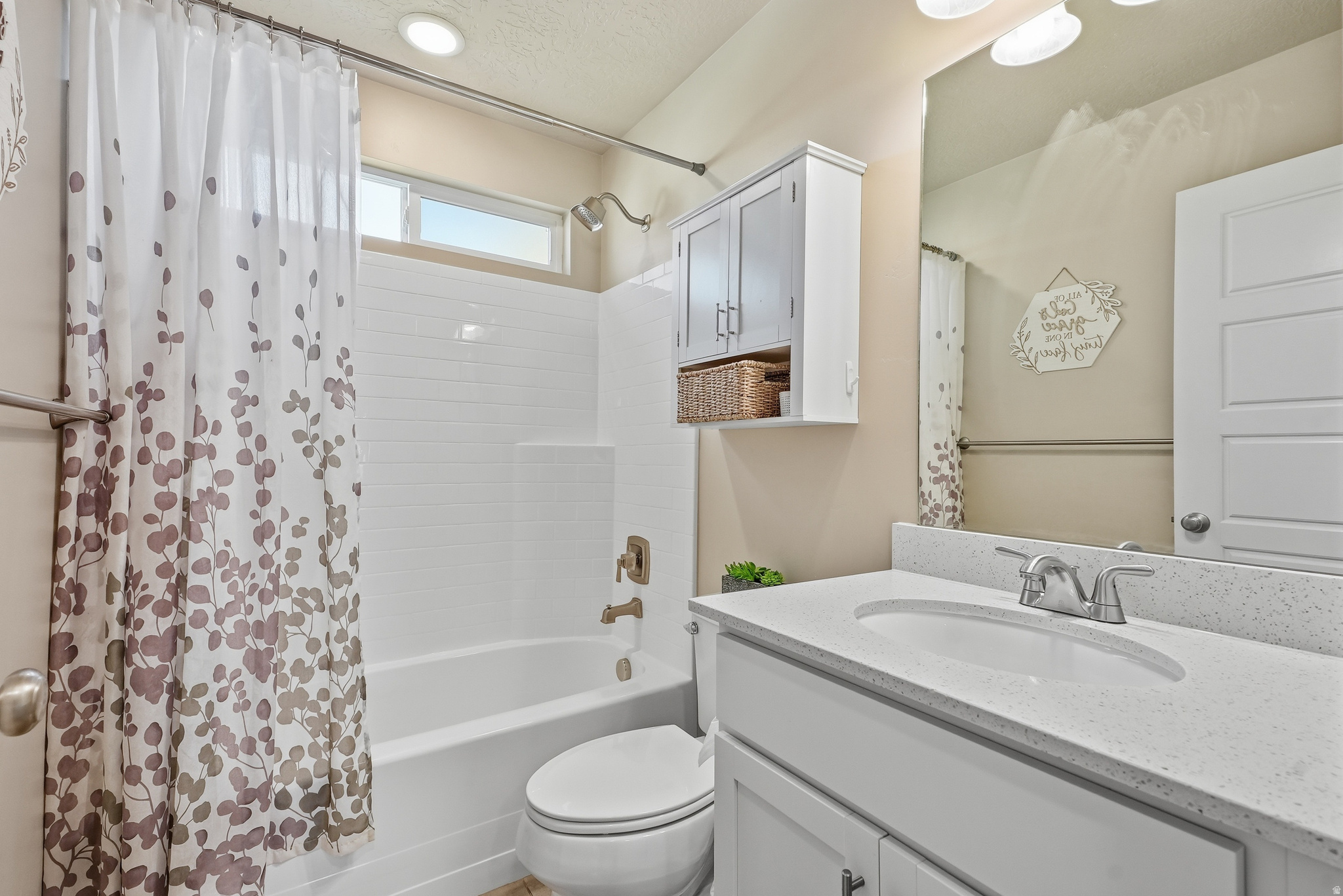 BROADVIEW SHORES - Residential
