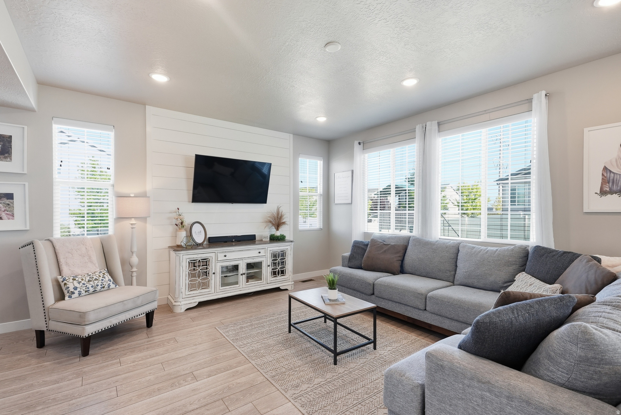 BROADVIEW SHORES - Residential