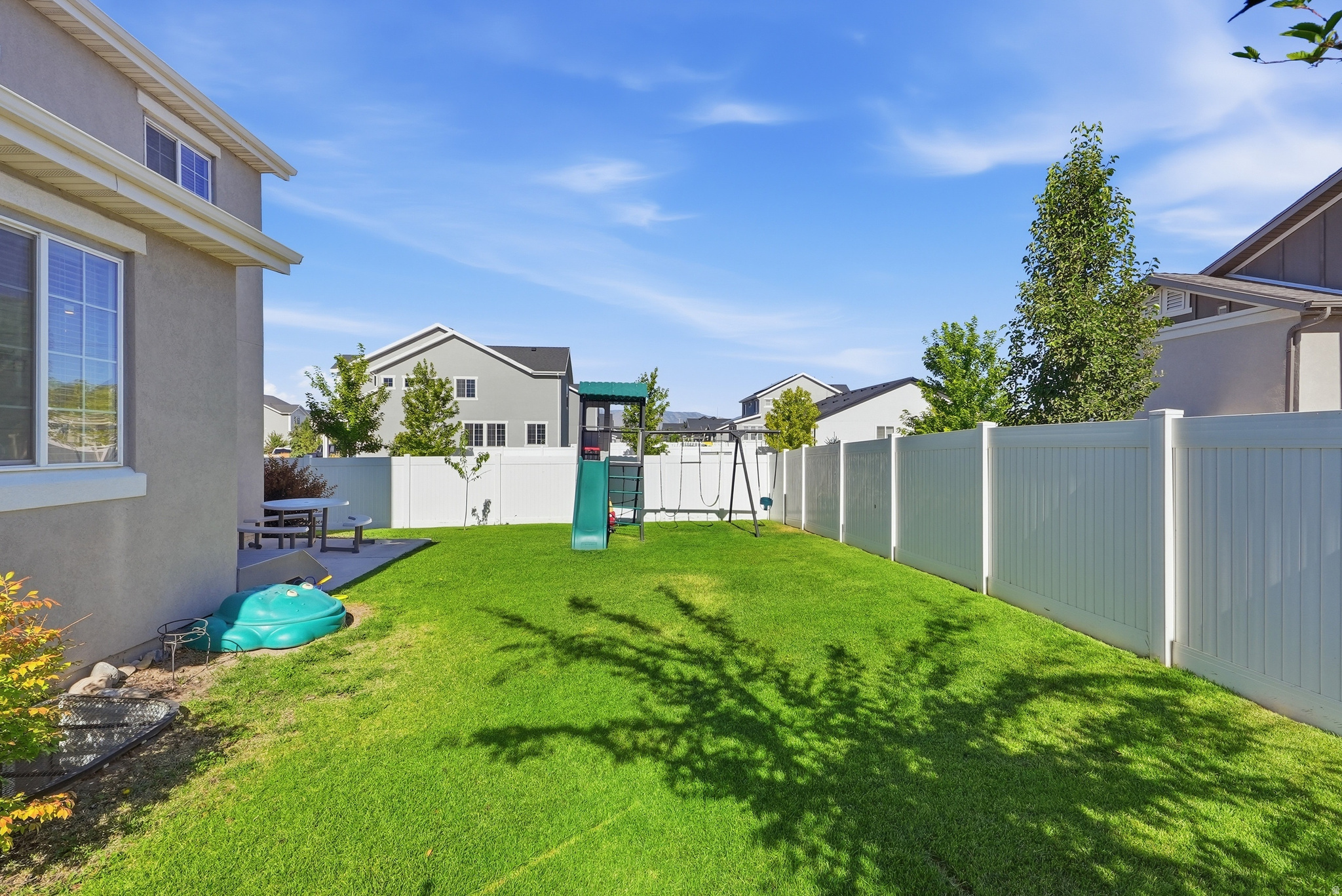 BROADVIEW SHORES - Residential